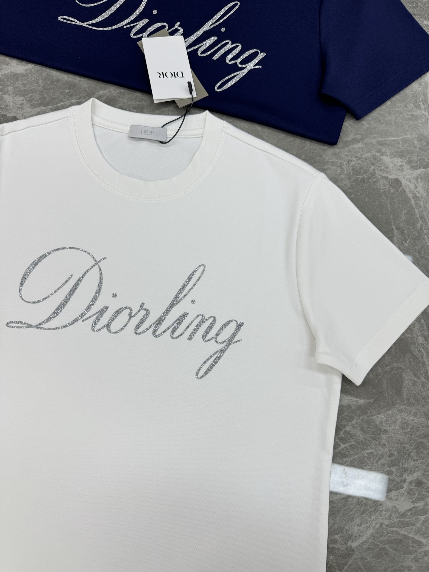 Dior迪奥25s新款莫代尔T恤.签名款.胸前经典字母3D立体烫画设计.减龄耐看！简单高级.辨识度颇具鲜