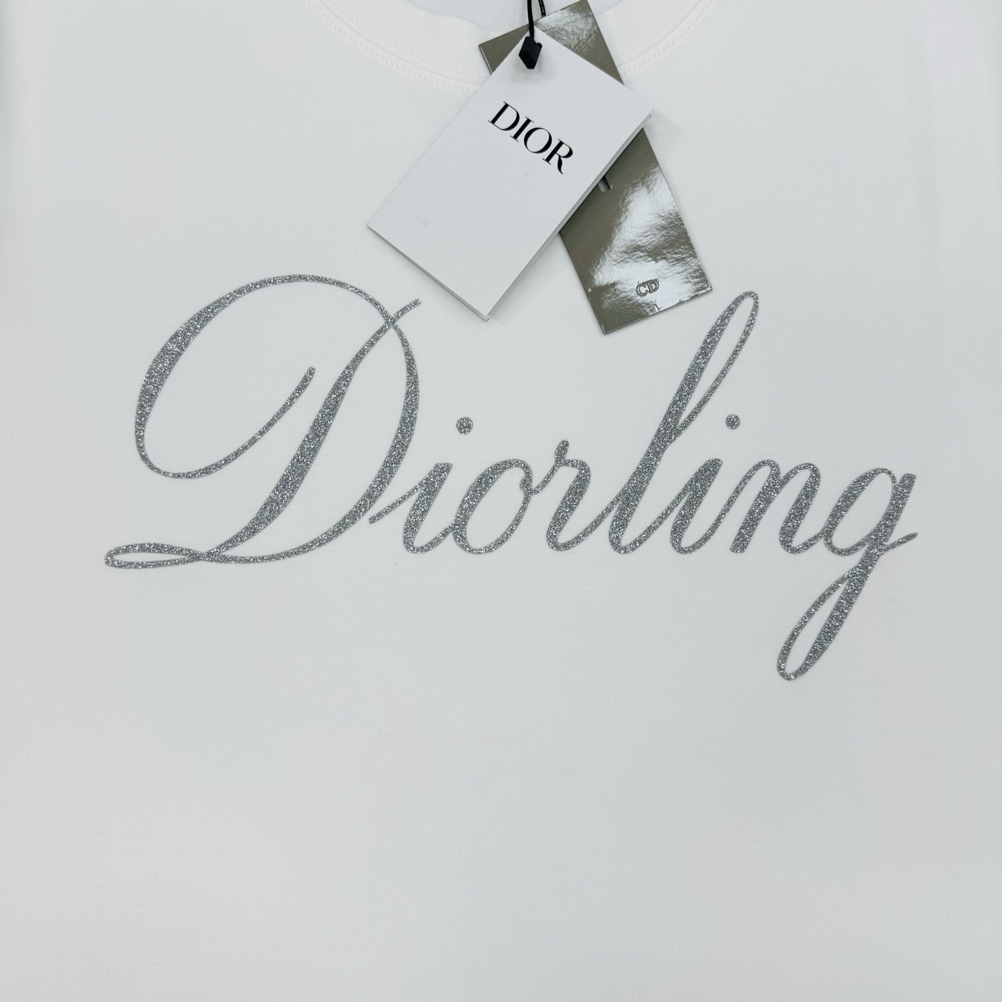 Dior迪奥25s新款莫代尔T恤.签名款.胸前经典字母3D立体烫画设计.减龄耐看！简单高级.辨识度颇具鲜