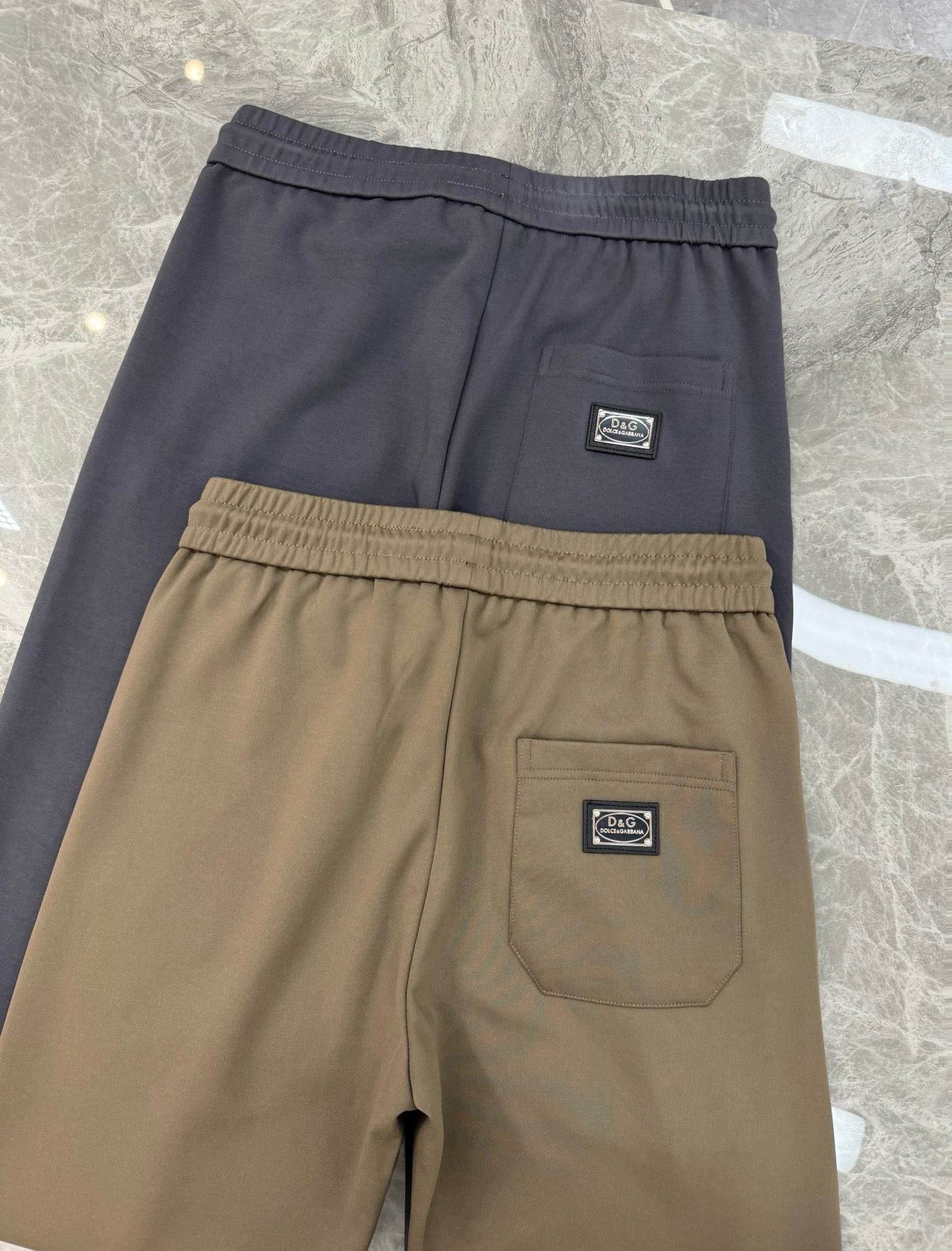 D&G杜嘉班纳25s新款休闲裤.侧身兜位品牌图形.3D精致绣花.后兜位立体原版金属皮标前后呼应.非常好看