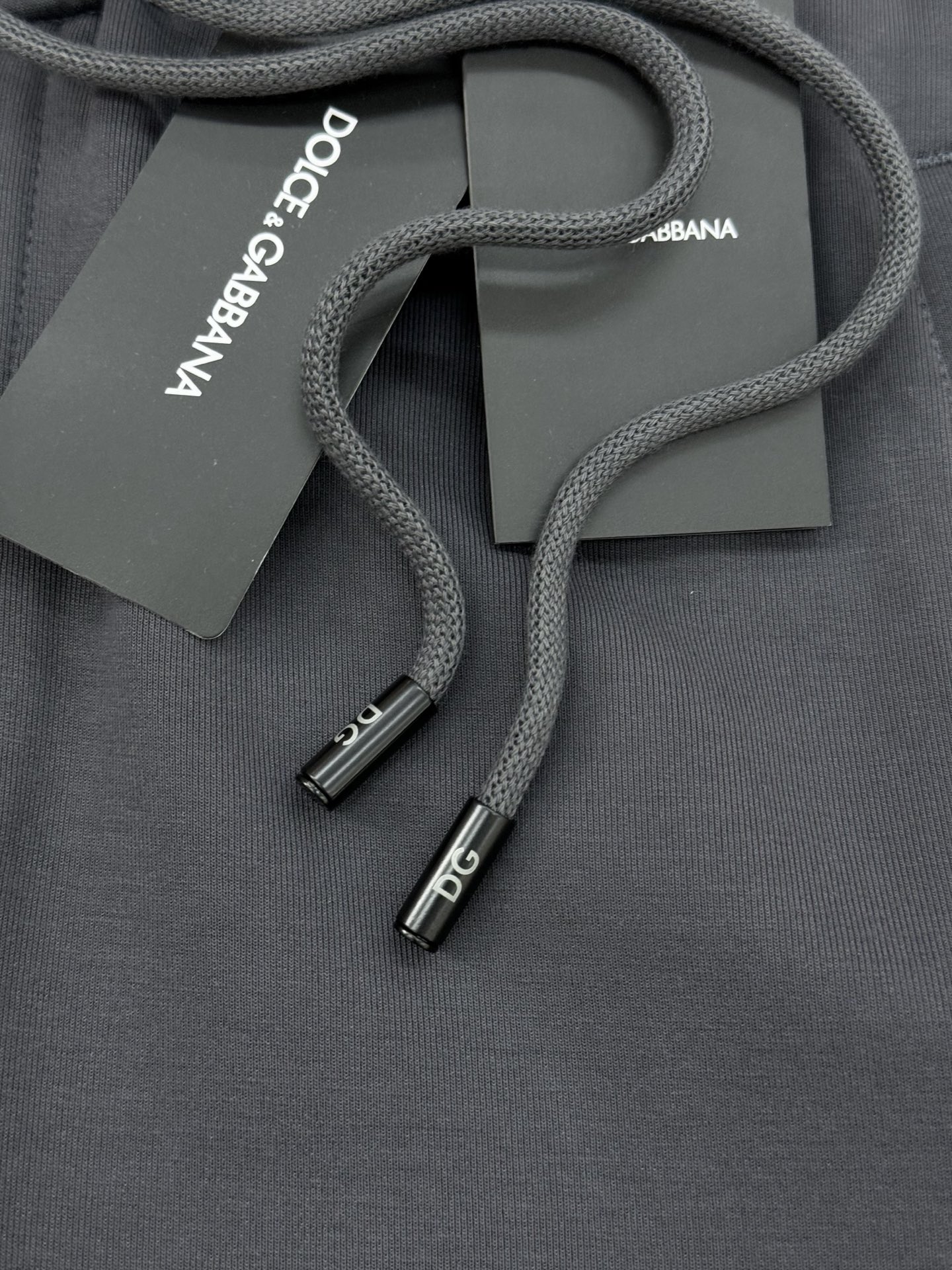 D&G杜嘉班纳25s新款休闲裤.侧身兜位品牌图形.3D精致绣花.后兜位立体原版金属皮标前后呼应.非常好看