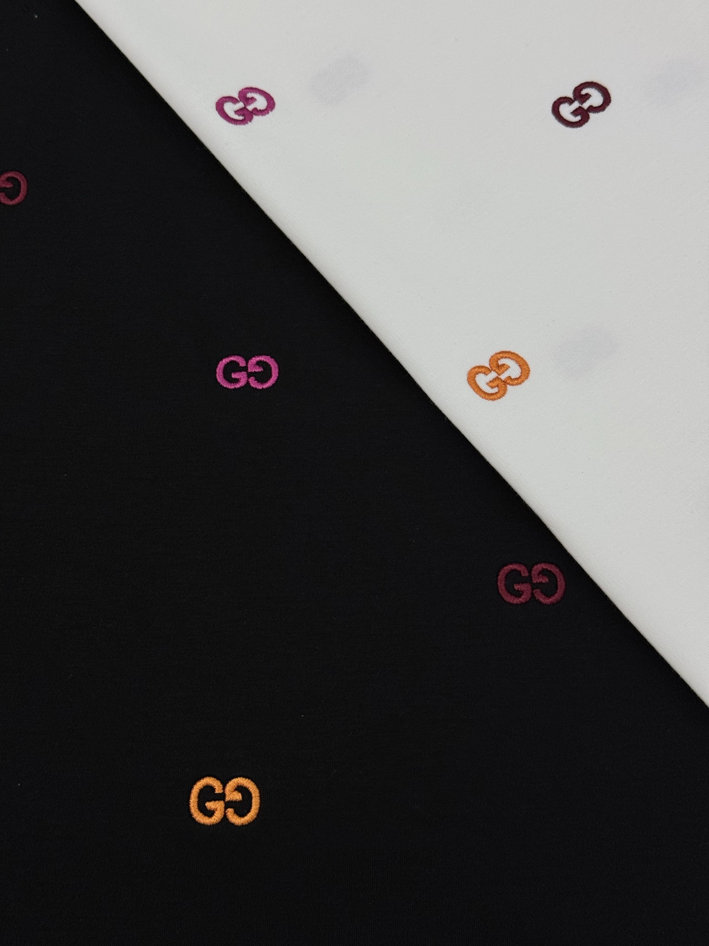 Gucci古奇25s新款莫代尔短袖T恤.满身重工3D字母绣花.糖果色彩绣花突出品牌字母设计.高克重300