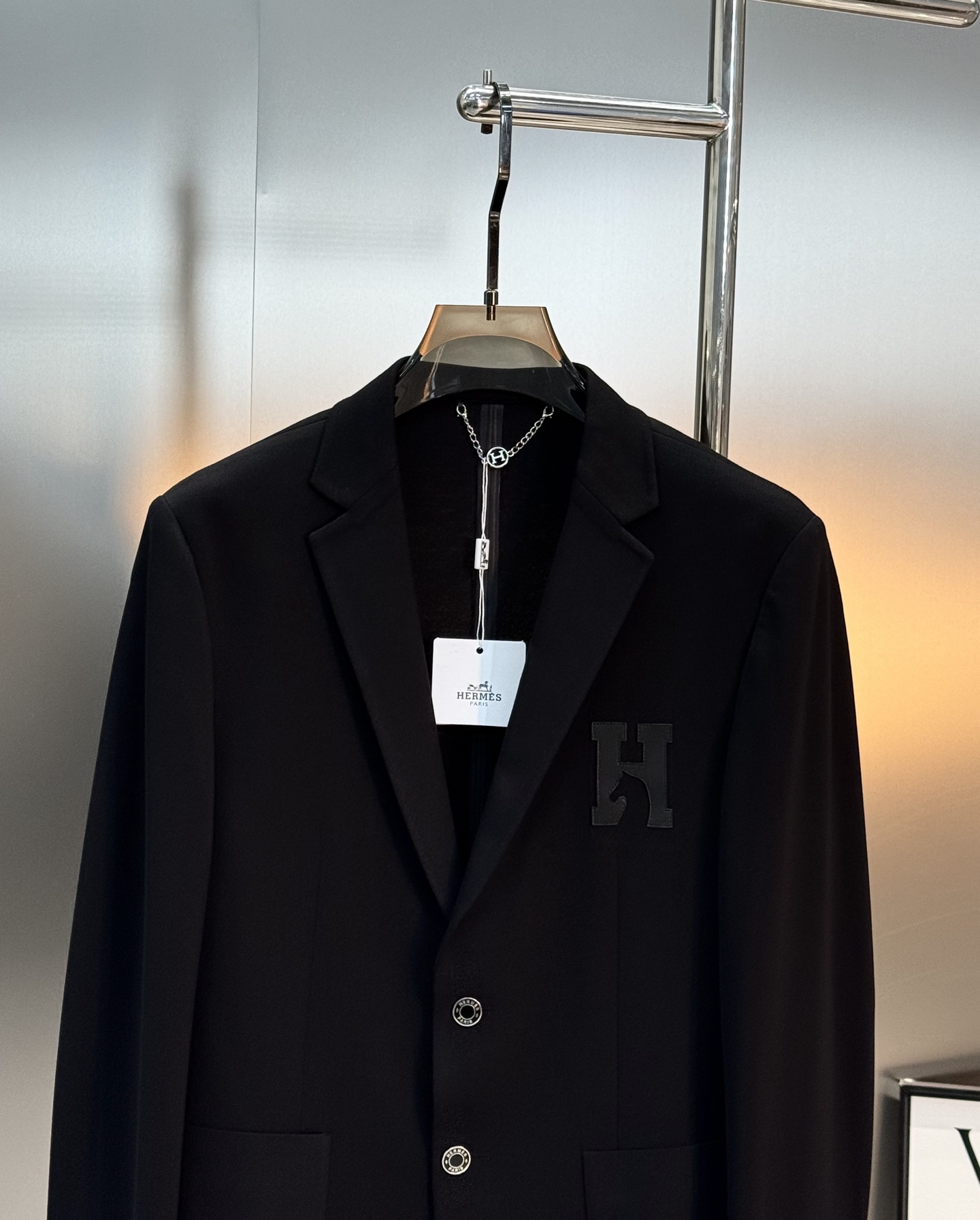 HERME*爱马仕25s休闲西服外套👨🏻外贸公司订单！胸口经典图形H马造型皮标.笔挺垂感十足，高端定制锦