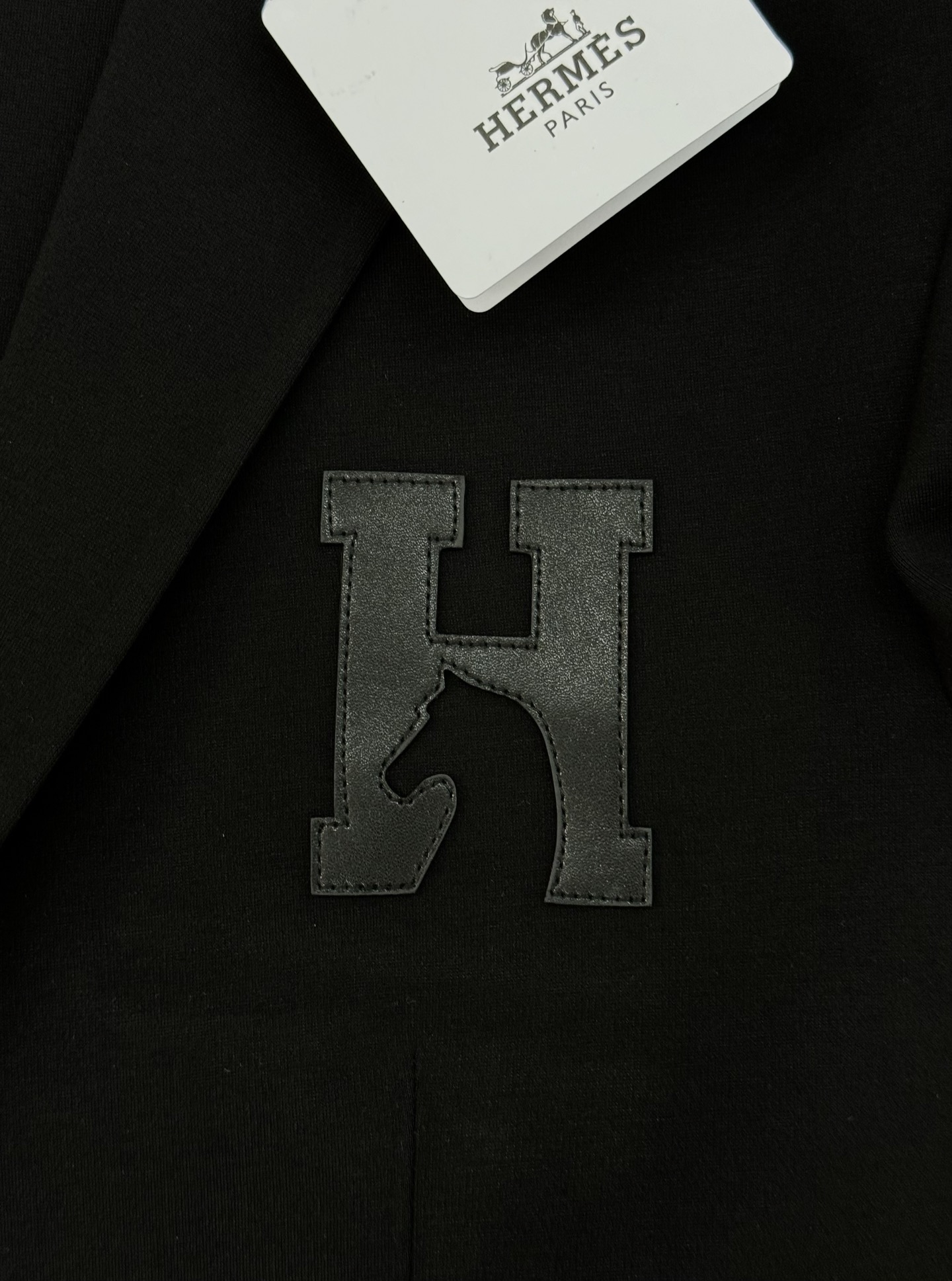 HERME*爱马仕25s休闲西服外套👨🏻外贸公司订单！胸口经典图形H马造型皮标.笔挺垂感十足，高端定制锦