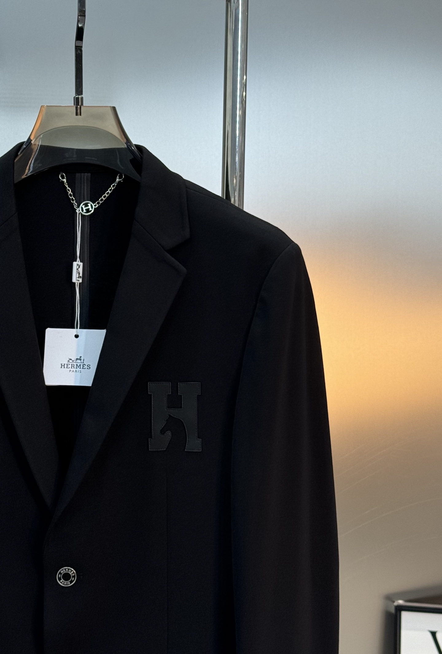 HERME*爱马仕25s休闲西服外套👨🏻外贸公司订单！胸口经典图形H马造型皮标.笔挺垂感十足，高端定制锦