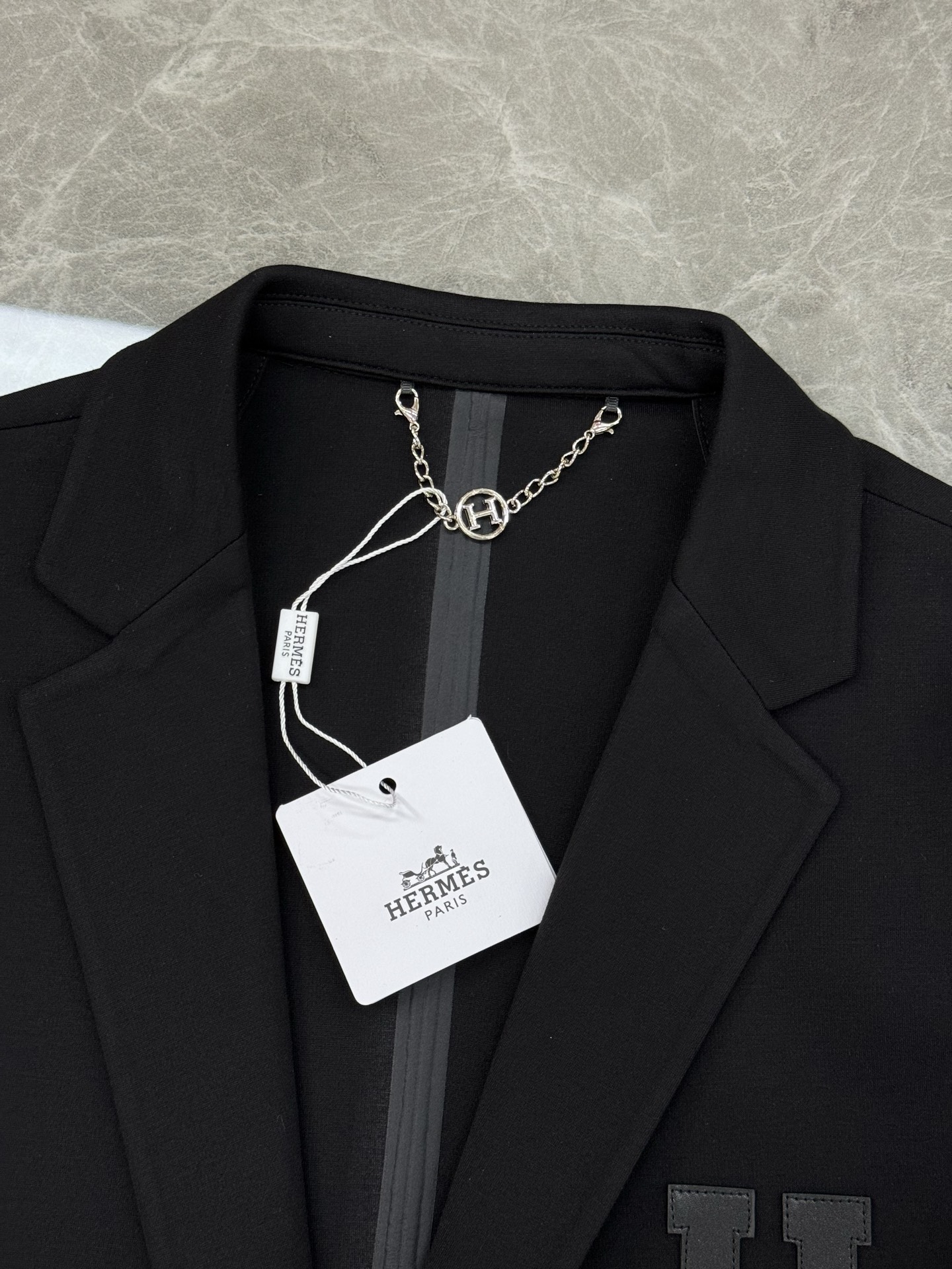 HERME*爱马仕25s休闲西服外套👨🏻外贸公司订单！胸口经典图形H马造型皮标.笔挺垂感十足，高端定制锦