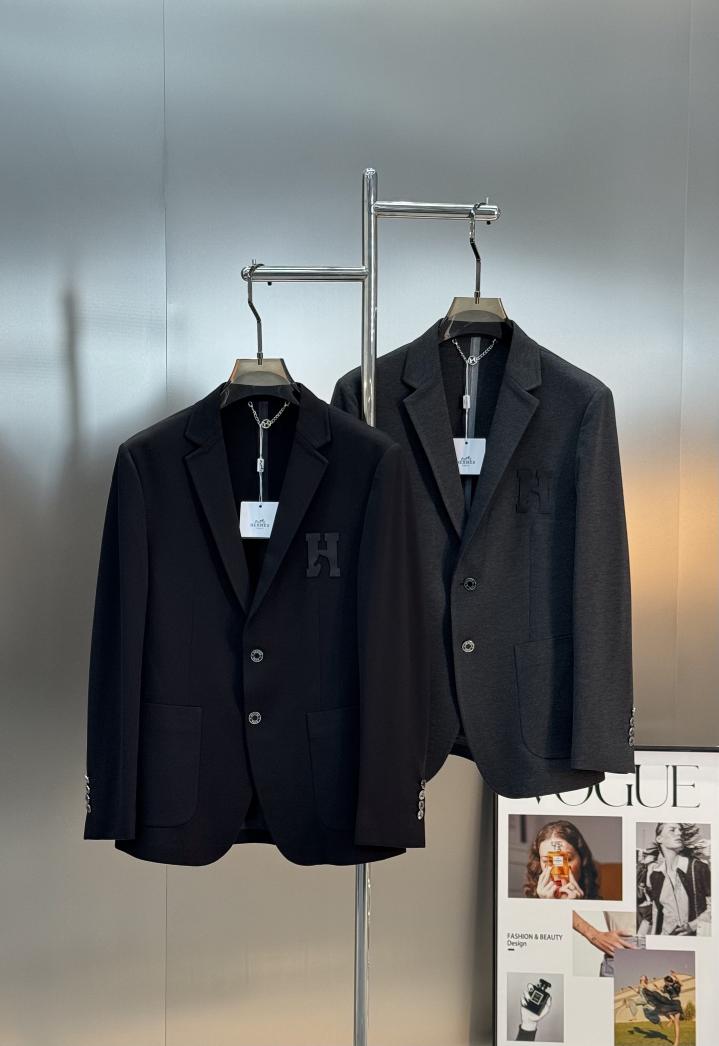 HERME*爱马仕25s休闲西服外套👨🏻外贸公司订单！胸口经典图形H马造型皮标.笔挺垂感十足，高端定制锦