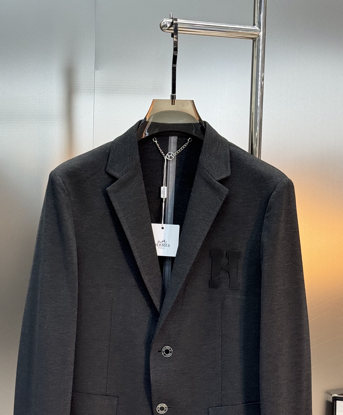 HERME*爱马仕25s休闲西服外套👨🏻外贸公司订单！胸口经典图形H马造型皮标.笔挺垂感十足，高端定制锦