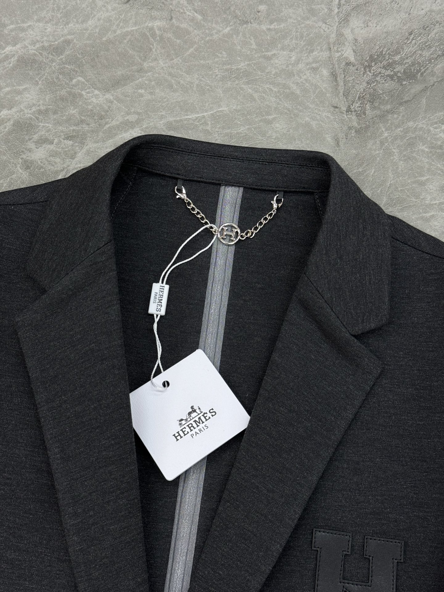 HERME*爱马仕25s休闲西服外套👨🏻外贸公司订单！胸口经典图形H马造型皮标.笔挺垂感十足，高端定制锦