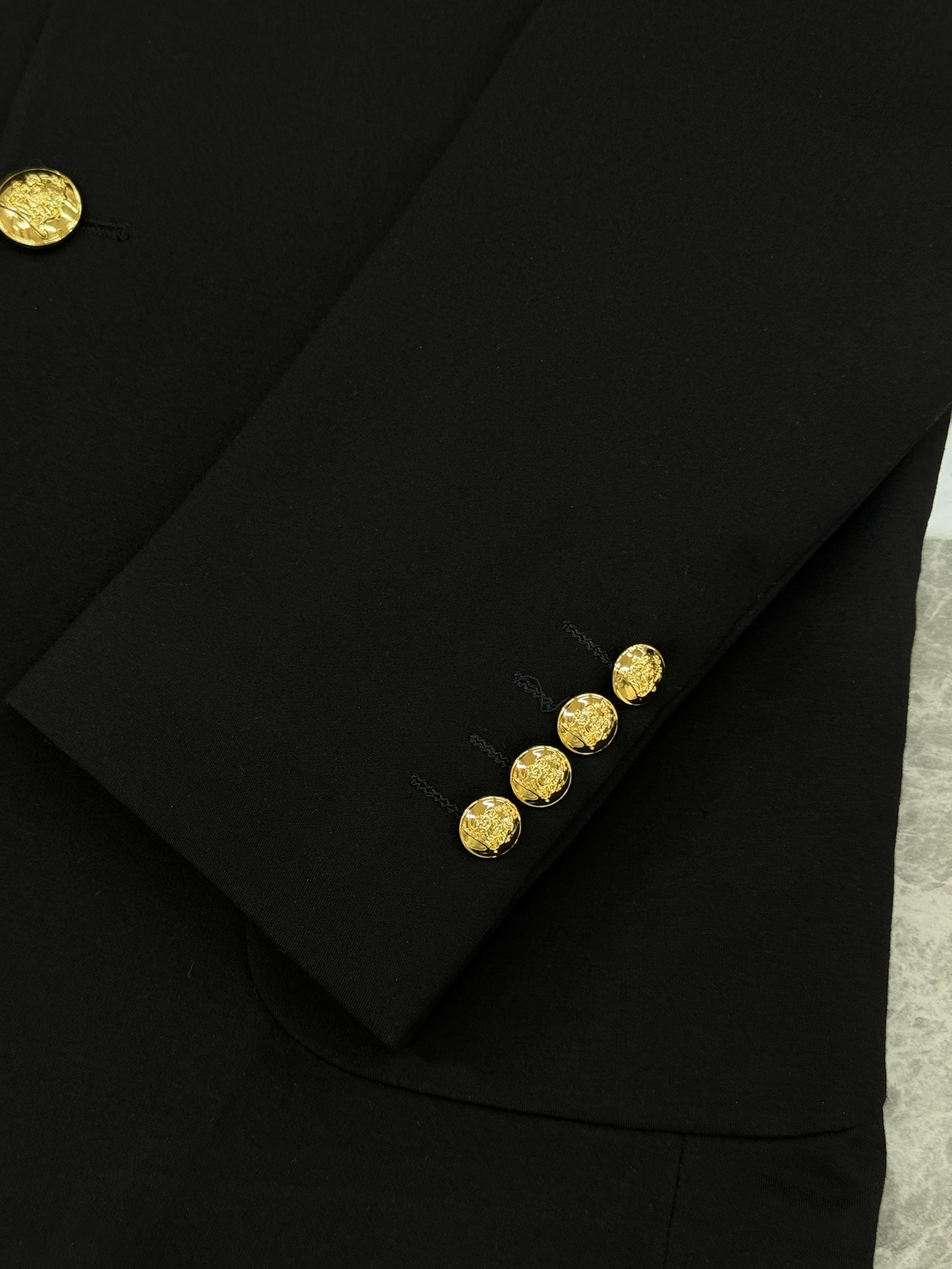 HERME*爱马仕25s休闲西服外套👨🏻外贸公司订单！胸口经典橘色品牌金属字母皮标.笔挺垂感十足，高端定