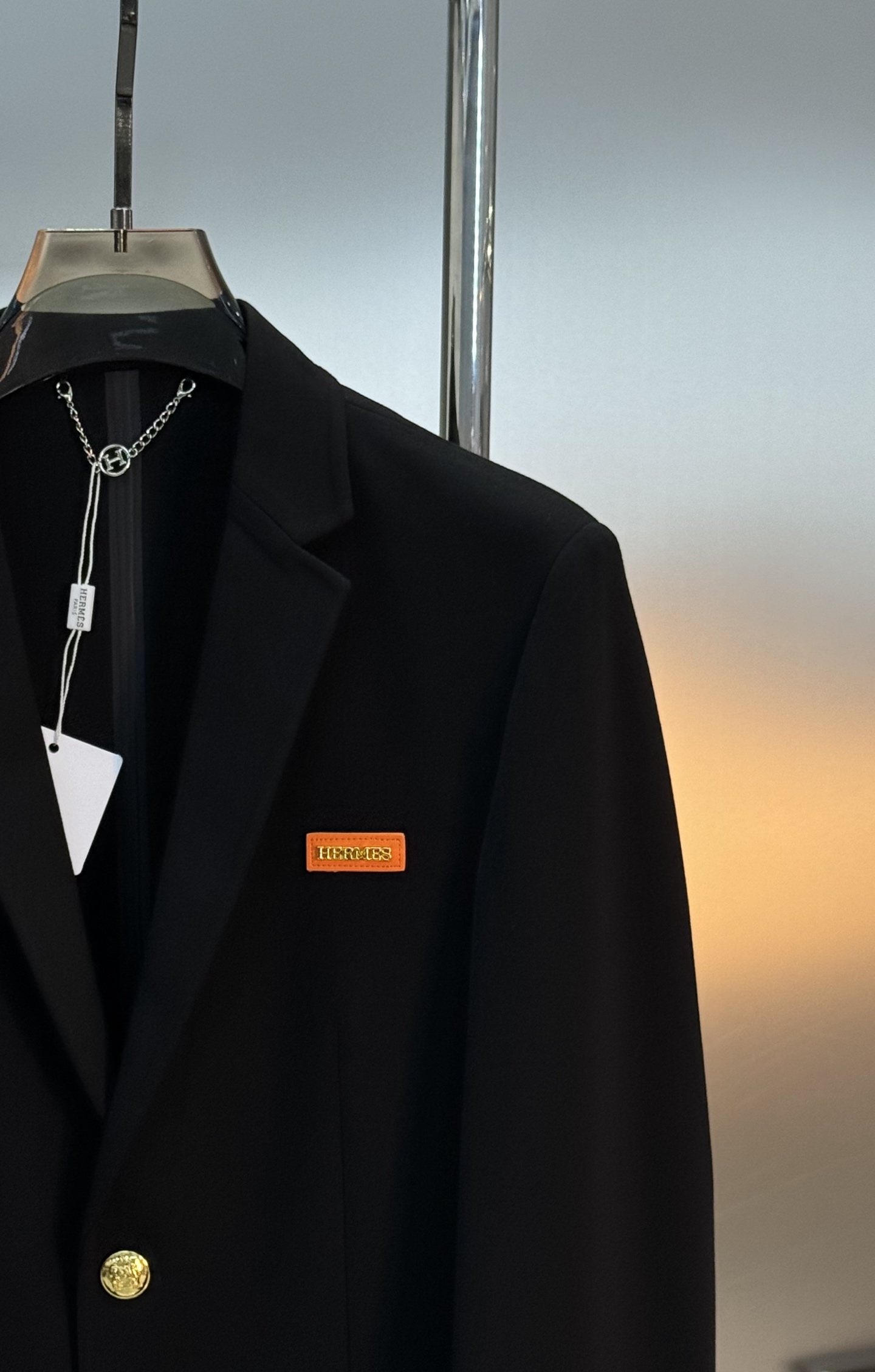 HERME*爱马仕25s休闲西服外套👨🏻外贸公司订单！胸口经典橘色品牌金属字母皮标.笔挺垂感十足，高端定
