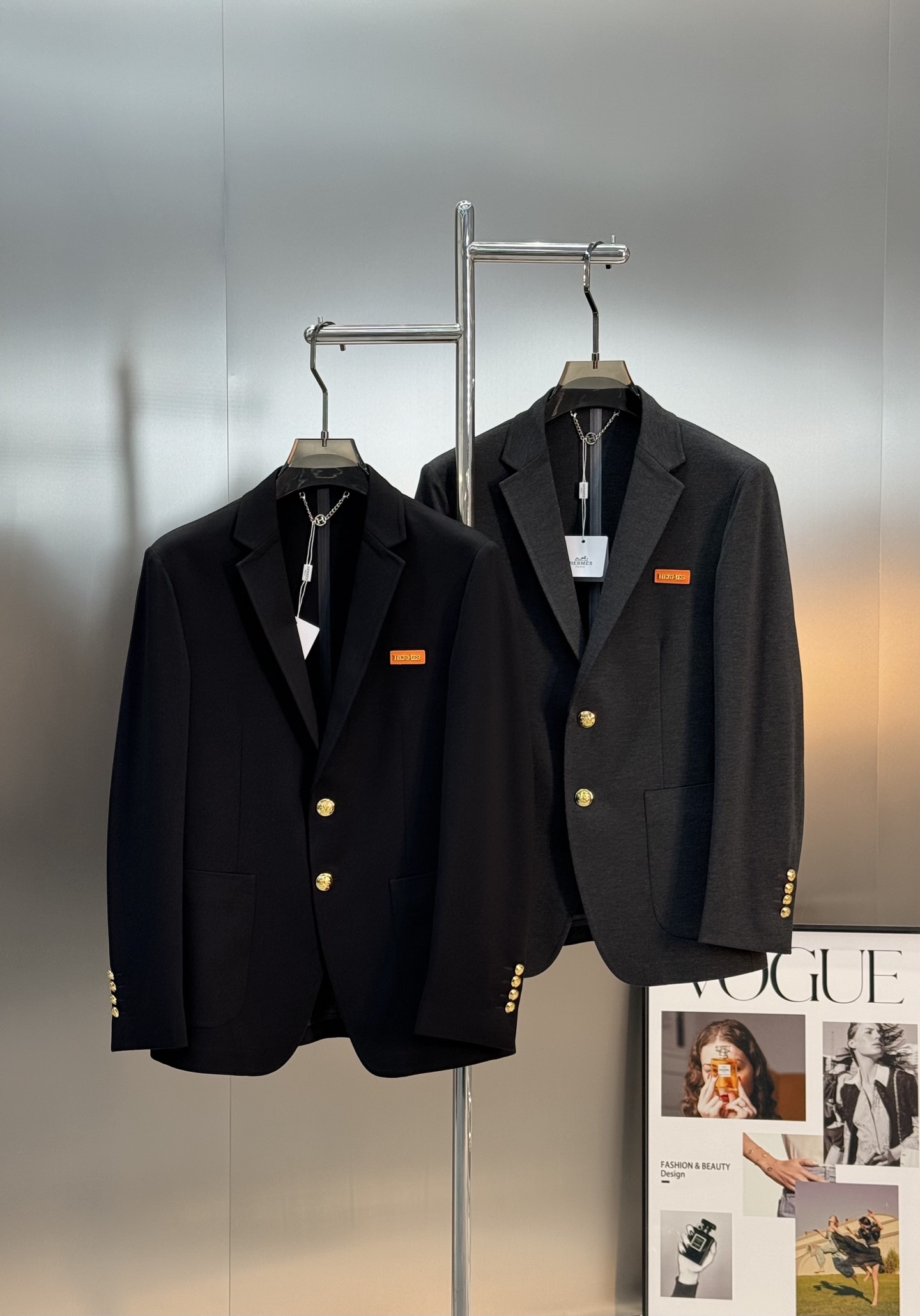 HERME*爱马仕25s休闲西服外套👨🏻外贸公司订单！胸口经典橘色品牌金属字母皮标.笔挺垂感十足，高端定