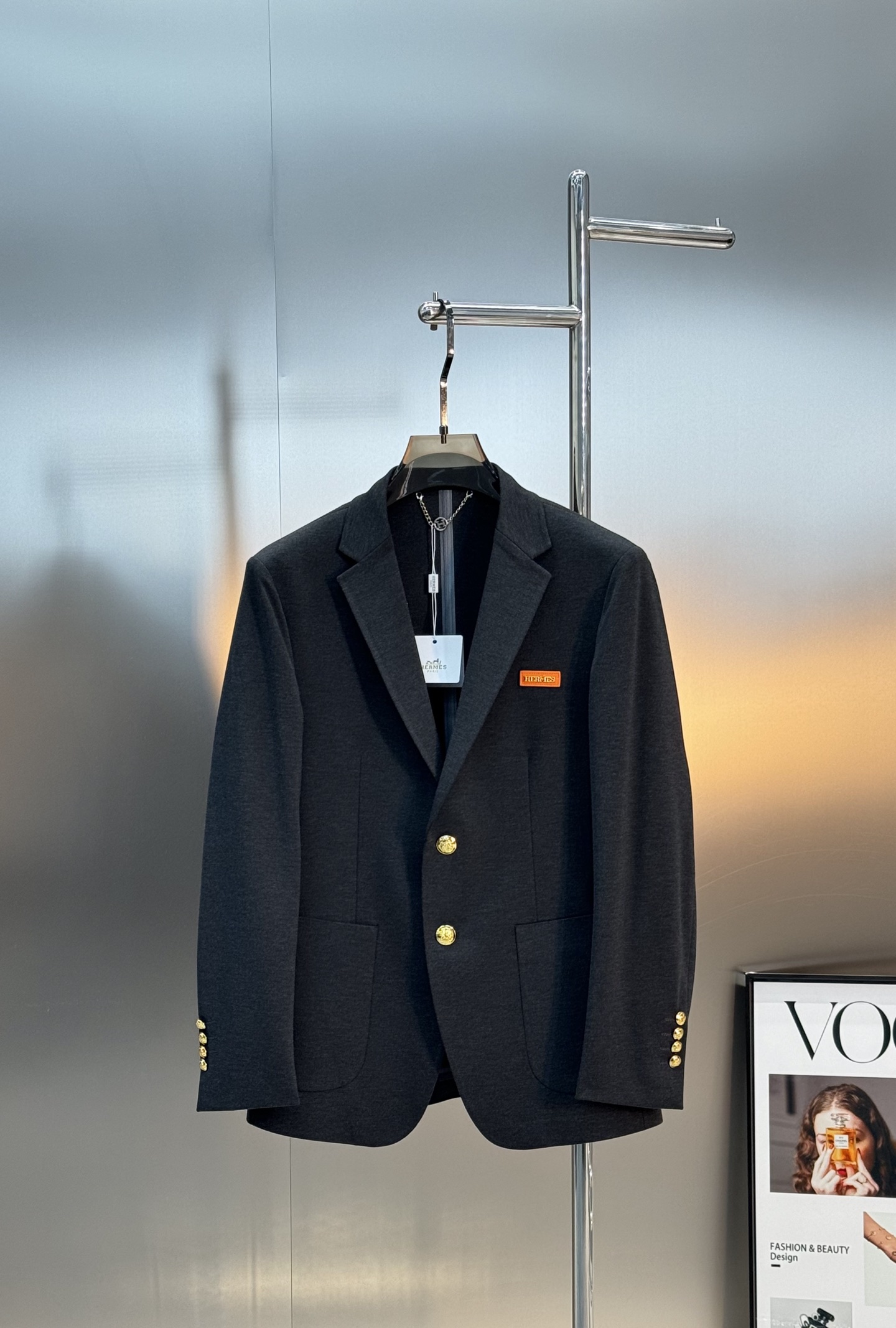 HERME*爱马仕25s休闲西服外套👨🏻外贸公司订单！胸口经典橘色品牌金属字母皮标.笔挺垂感十足，高端定