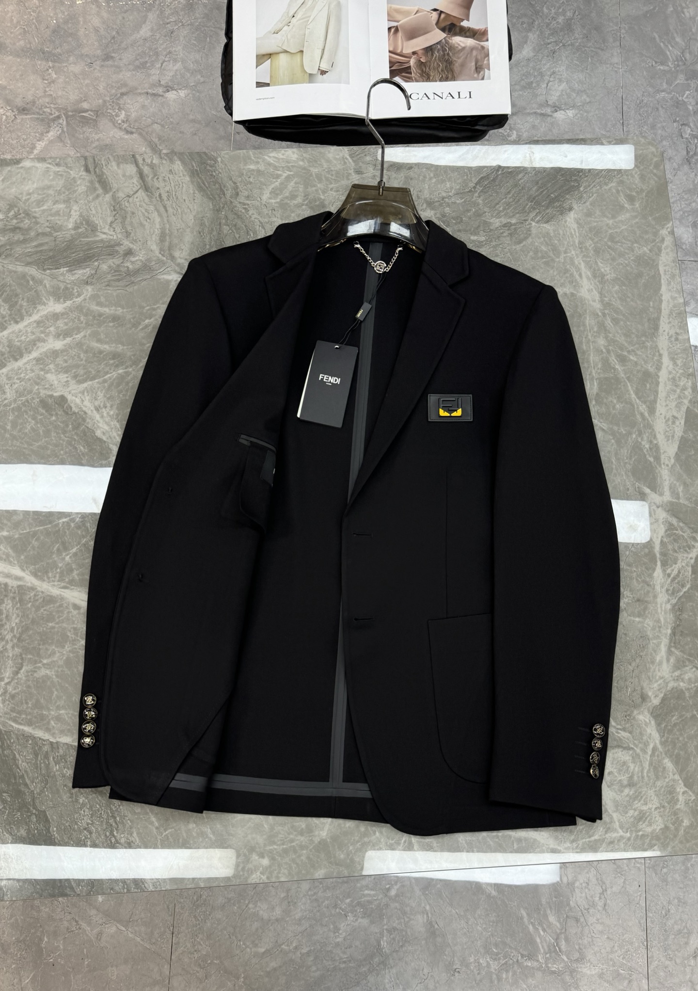 FENDI芬迪25s新款西服外套👨🏻大爆款来了🔥外贸公司订单！胸口FF小怪兽皮标标识.低调奢华！订制进口