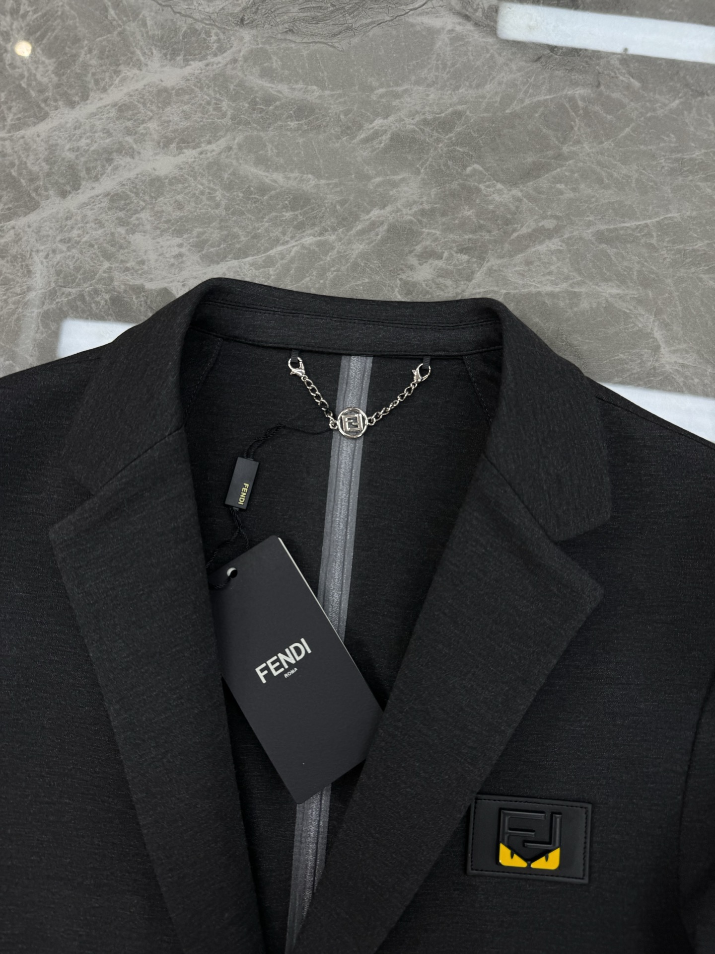 FENDI芬迪25s新款西服外套👨🏻大爆款来了🔥外贸公司订单！胸口FF小怪兽皮标标识.低调奢华！订制进口
