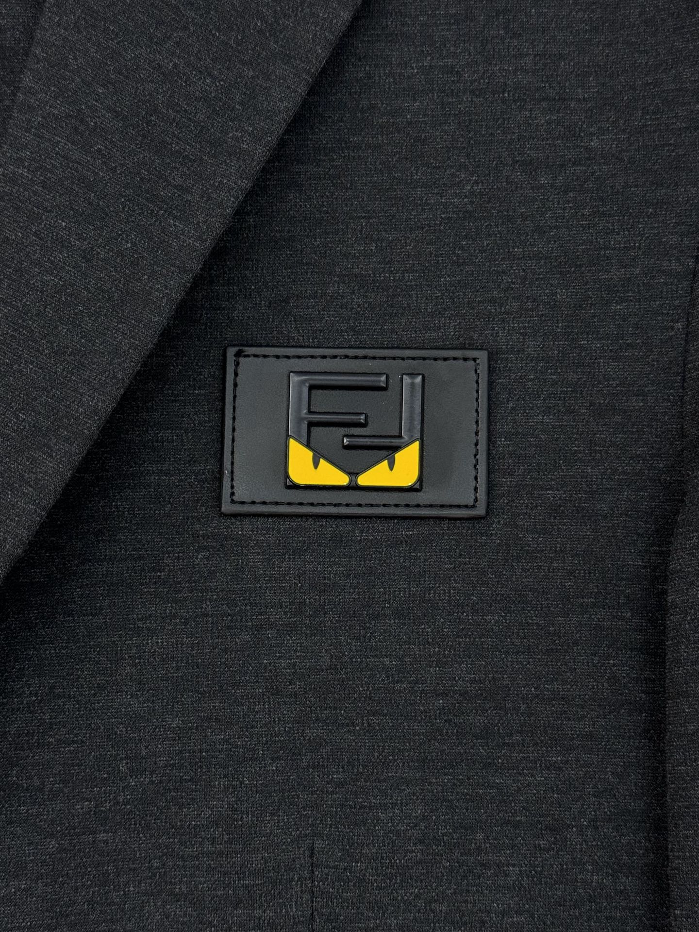 FENDI芬迪25s新款西服外套👨🏻大爆款来了🔥外贸公司订单！胸口FF小怪兽皮标标识.低调奢华！订制进口