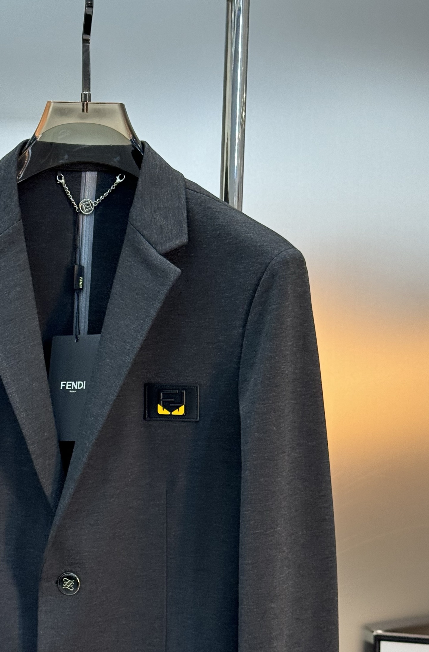 FENDI芬迪25s新款西服外套👨🏻大爆款来了🔥外贸公司订单！胸口FF小怪兽皮标标识.低调奢华！订制进口