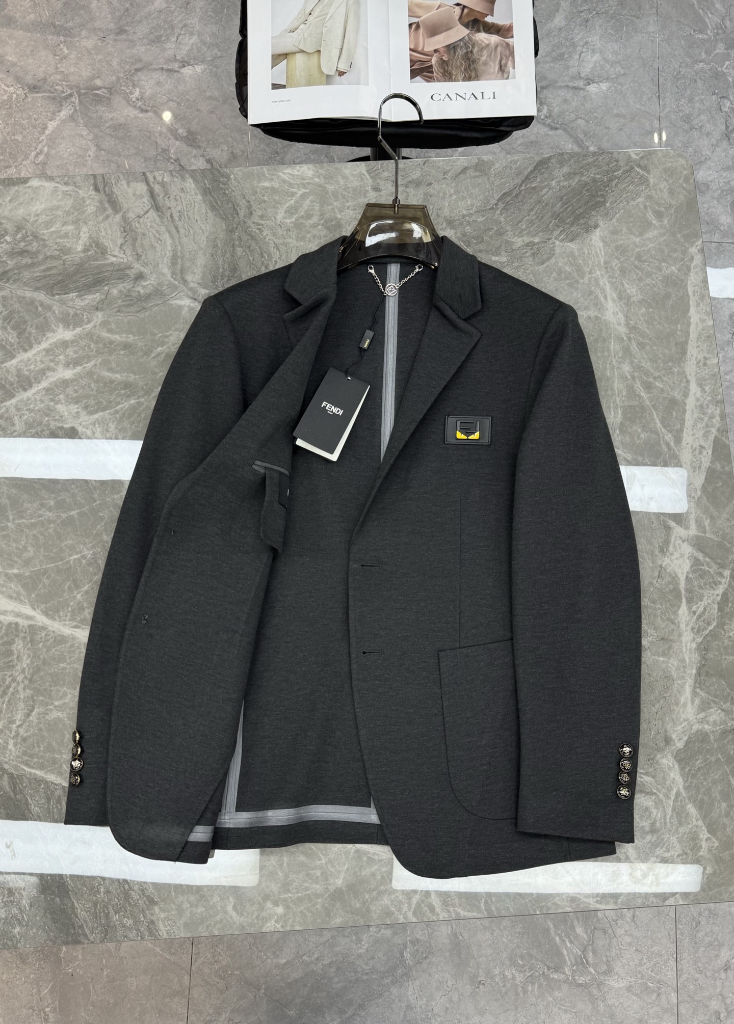 FENDI芬迪25s新款西服外套👨🏻大爆款来了🔥外贸公司订单！胸口FF小怪兽皮标标识.低调奢华！订制进口