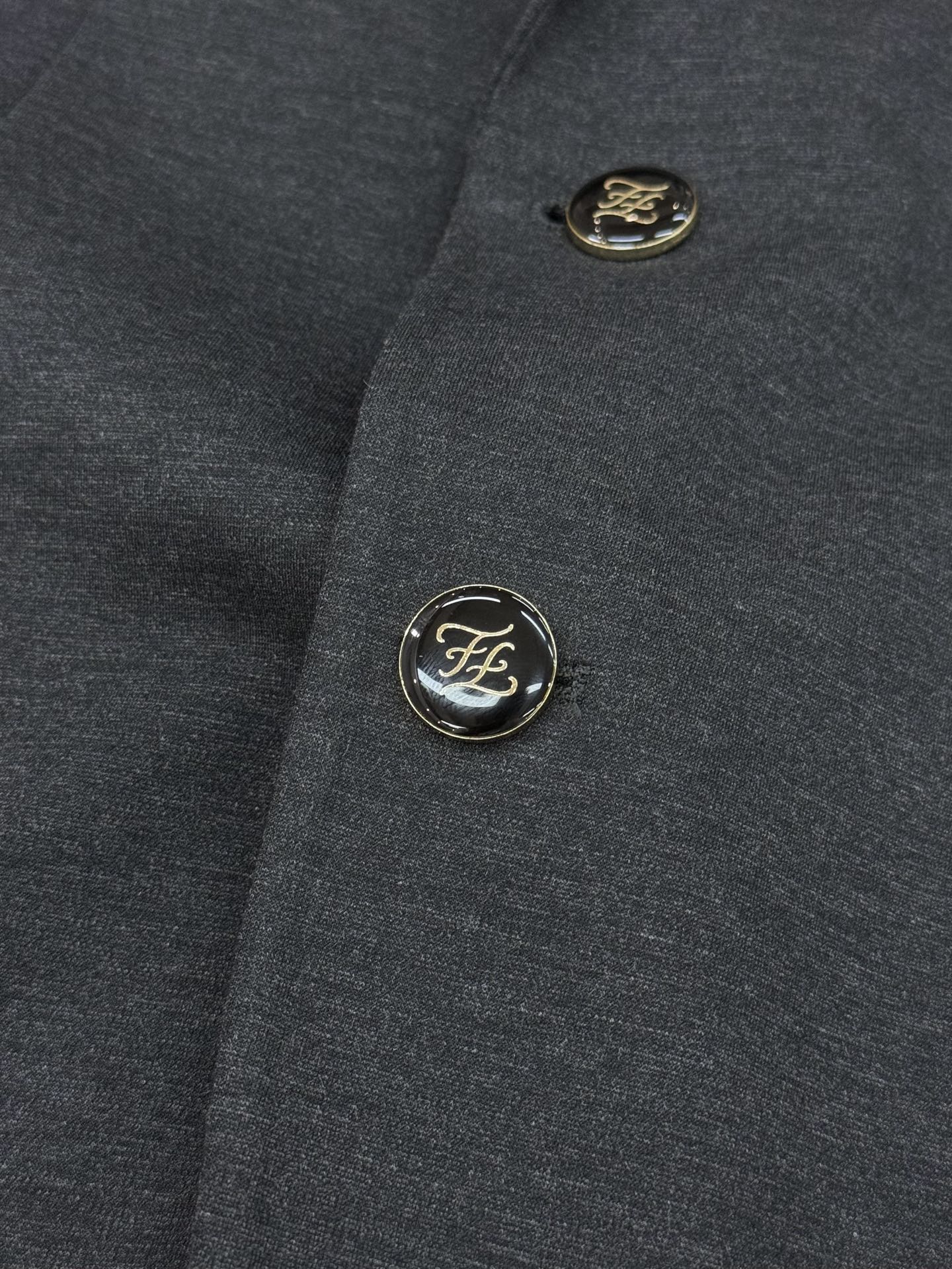 FENDI芬迪25s新款西服外套👨🏻大爆款来了🔥外贸公司订单！胸口FF小怪兽皮标标识.低调奢华！订制进口