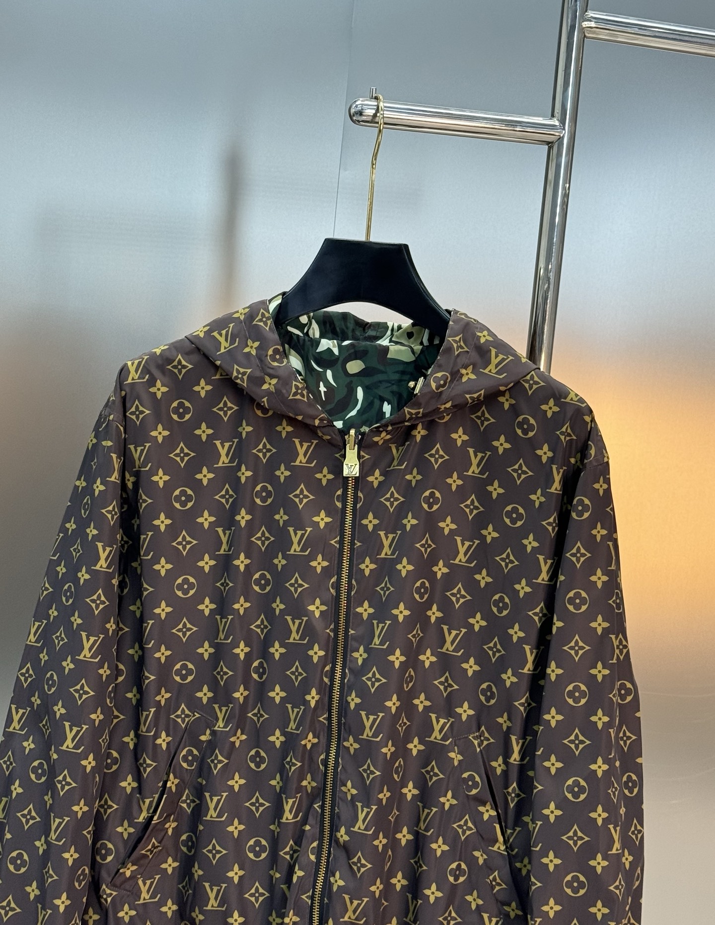 驴牌*25s新品.Nigo联名款双面穿连帽夹克外套！Nigo联名款双面穿连帽夹克外套，印花棉质迷彩面料，