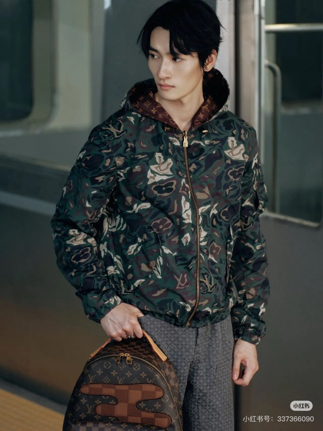 驴牌*25s新品.Nigo联名款双面穿连帽夹克外套！Nigo联名款双面穿连帽夹克外套，印花棉质迷彩面料，