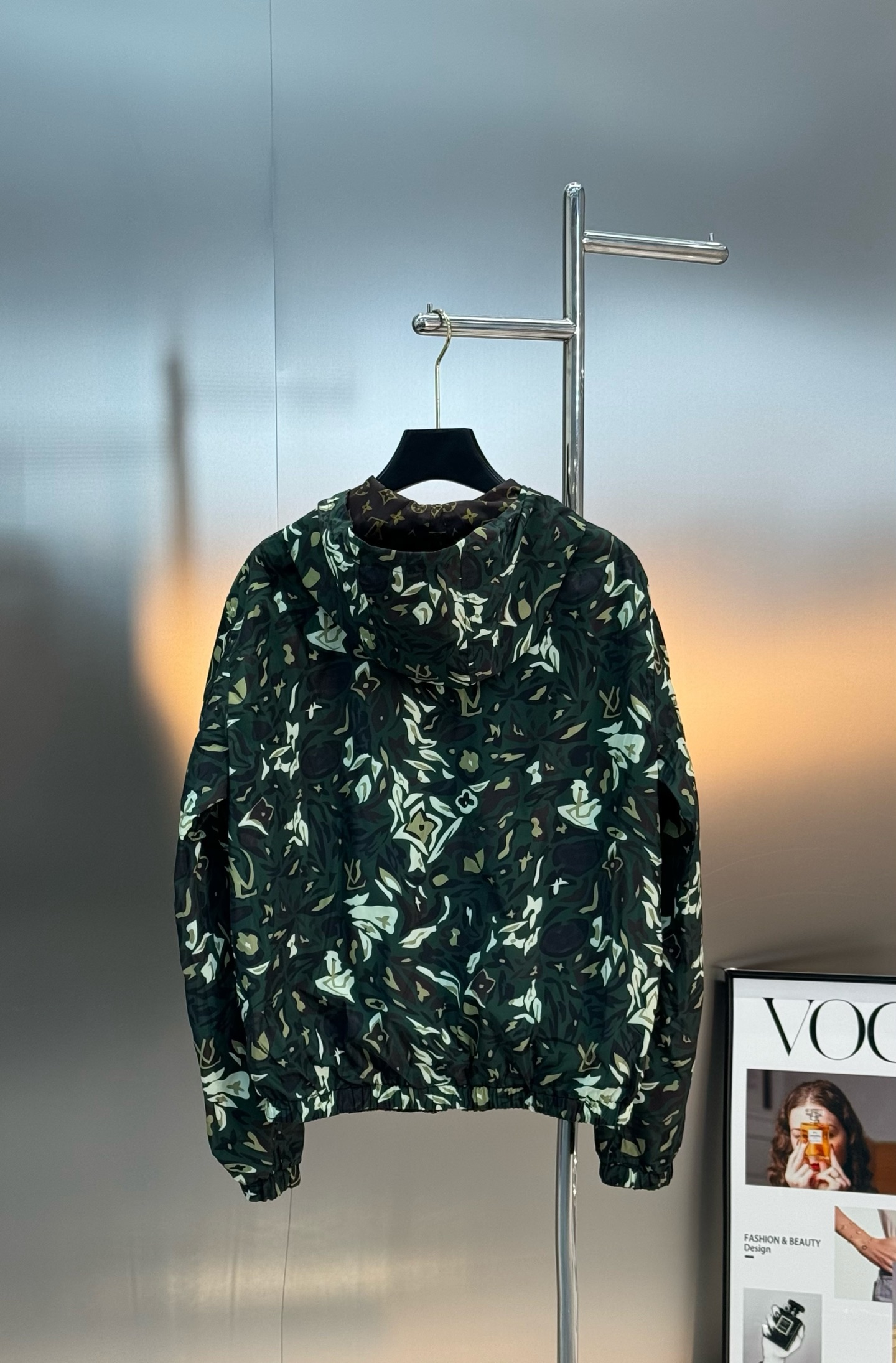 驴牌*25s新品.Nigo联名款双面穿连帽夹克外套！Nigo联名款双面穿连帽夹克外套，印花棉质迷彩面料，