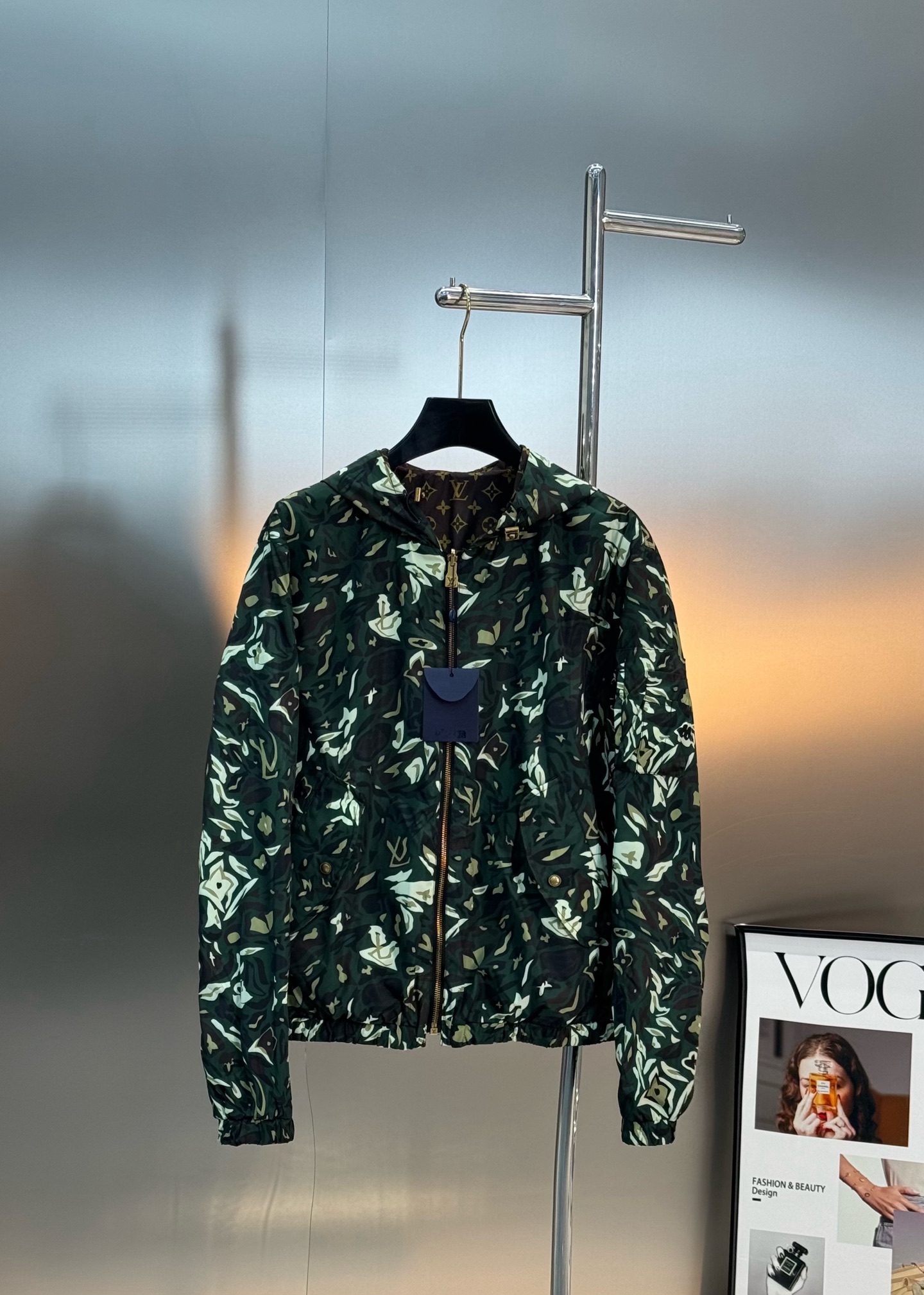 驴牌*25s新品.Nigo联名款双面穿连帽夹克外套！Nigo联名款双面穿连帽夹克外套，印花棉质迷彩面料，