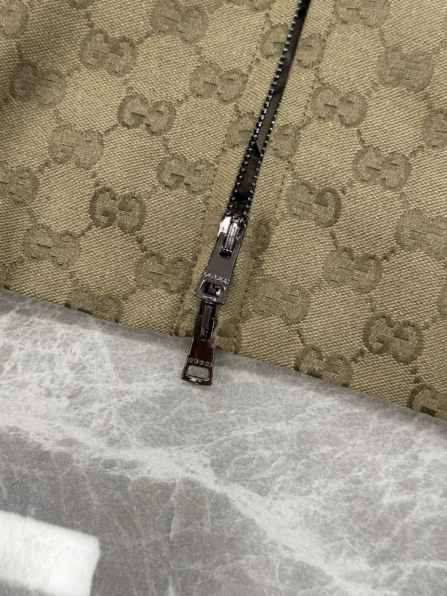 Gucci古奇25FW秋冬新品！GG帆布飞行夹克外套.男女同款！2025早秋系列运用精致又华丽的面料演绎