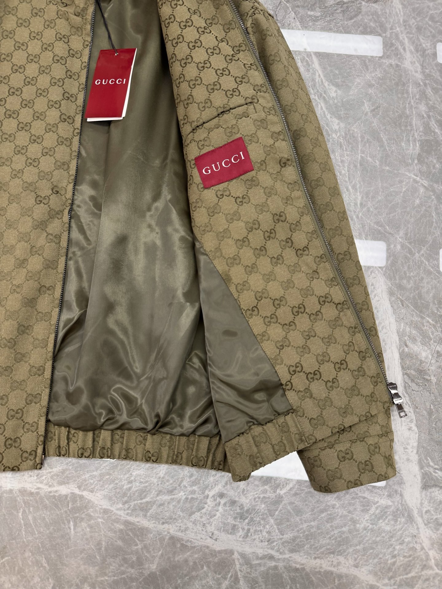 Gucci古奇25FW秋冬新品！GG帆布飞行夹克外套.男女同款！2025早秋系列运用精致又华丽的面料演绎