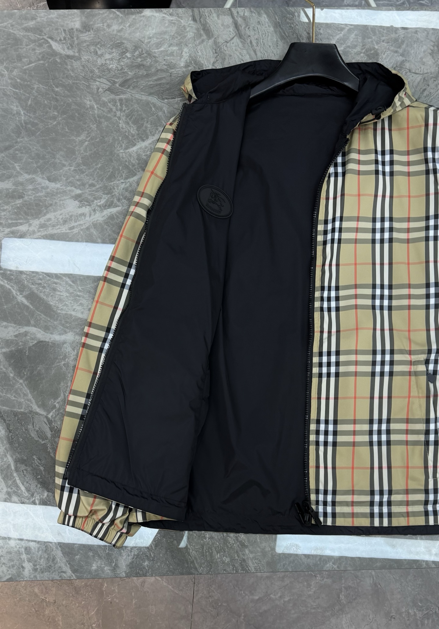 BBR巴宝莉25s新品.格纹双面穿连帽外套.定织定染格子面料，经典B家格子造型呈现.双面穿胸口基础款品牌