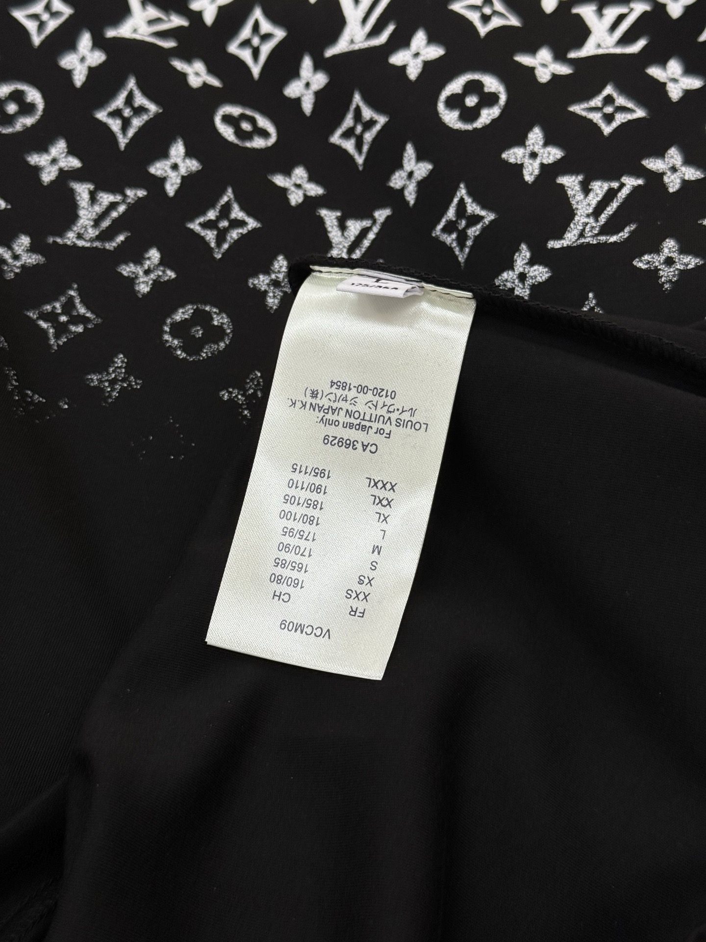 驴牌*25s新款莫代尔长袖T恤.LVlogo标识立体渐变数码双面烫画工艺，经典老花lv字母呈现.后幅印花