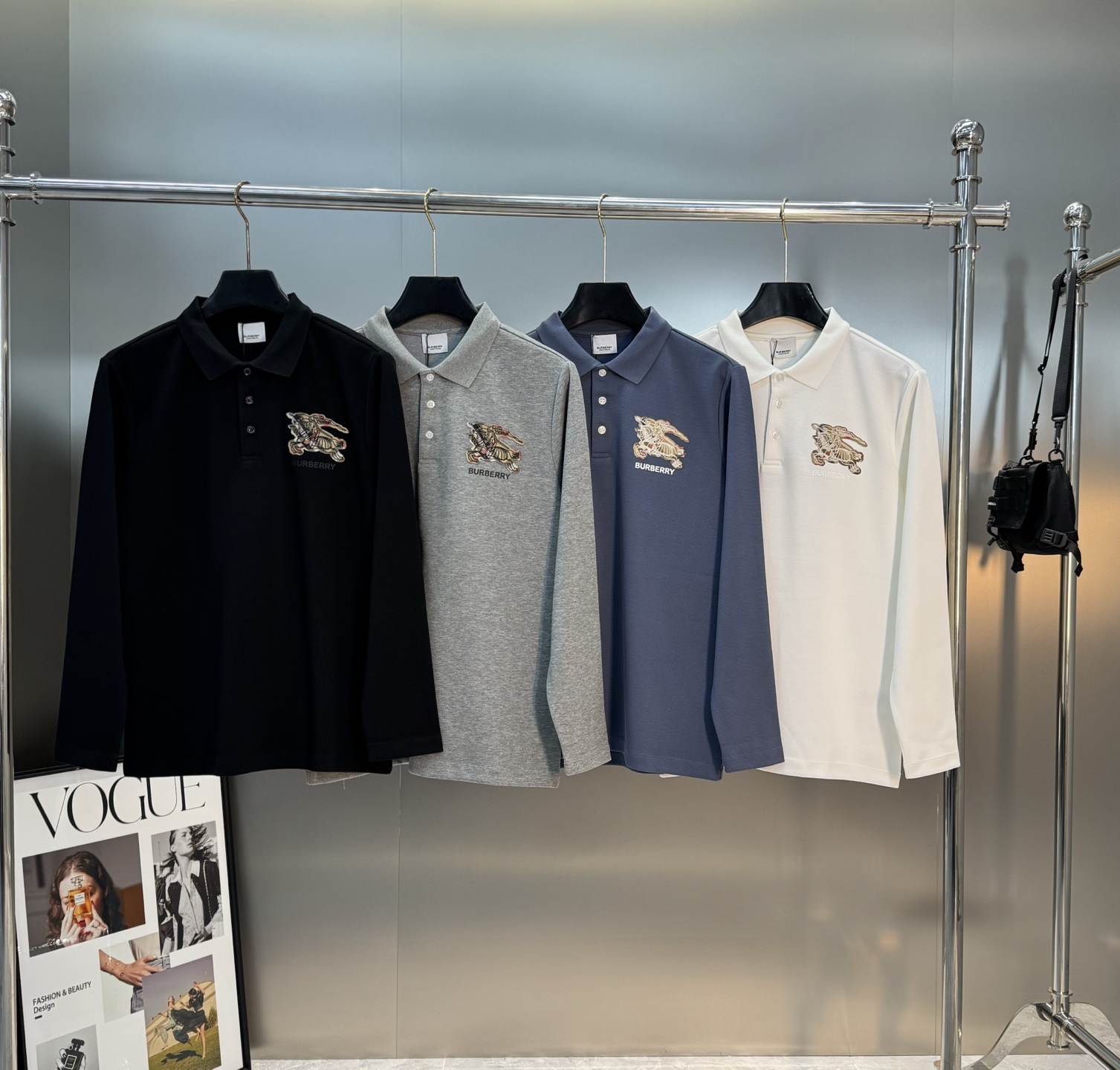 BBR巴宝莉25s秋季男士长袖翻领Polo.胸前经典徽标.经典格子战马标识尽显高级感！！！标签化的东西不