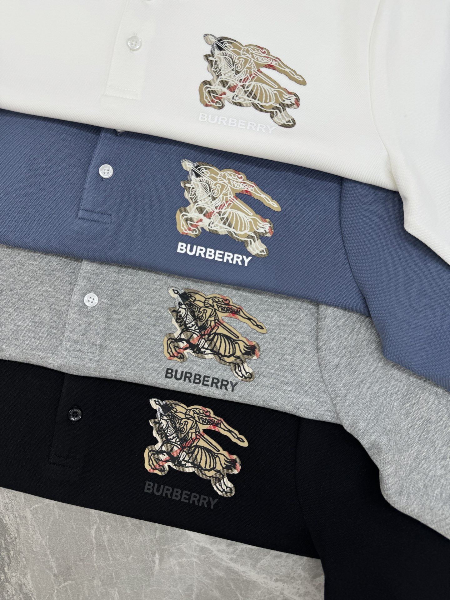 BBR巴宝莉25s秋季男士长袖翻领Polo.胸前经典徽标.经典格子战马标识尽显高级感！！！标签化的东西不