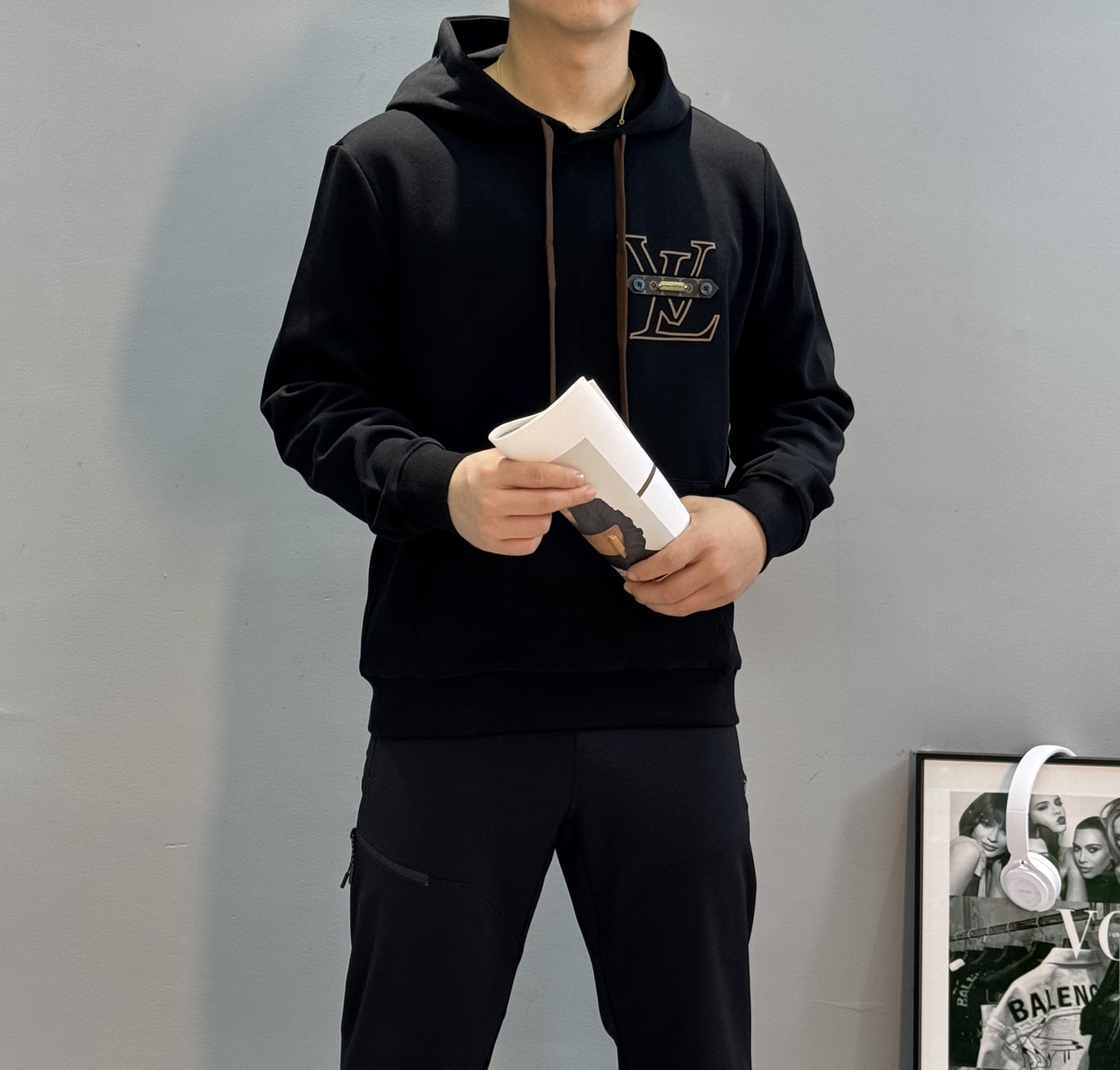 驴牌*25s新款连帽天丝卫衣.男女同款！绝对超前！非常酷～lv皮牌字母造型呈现.原版五金充满高级.潮玩艺