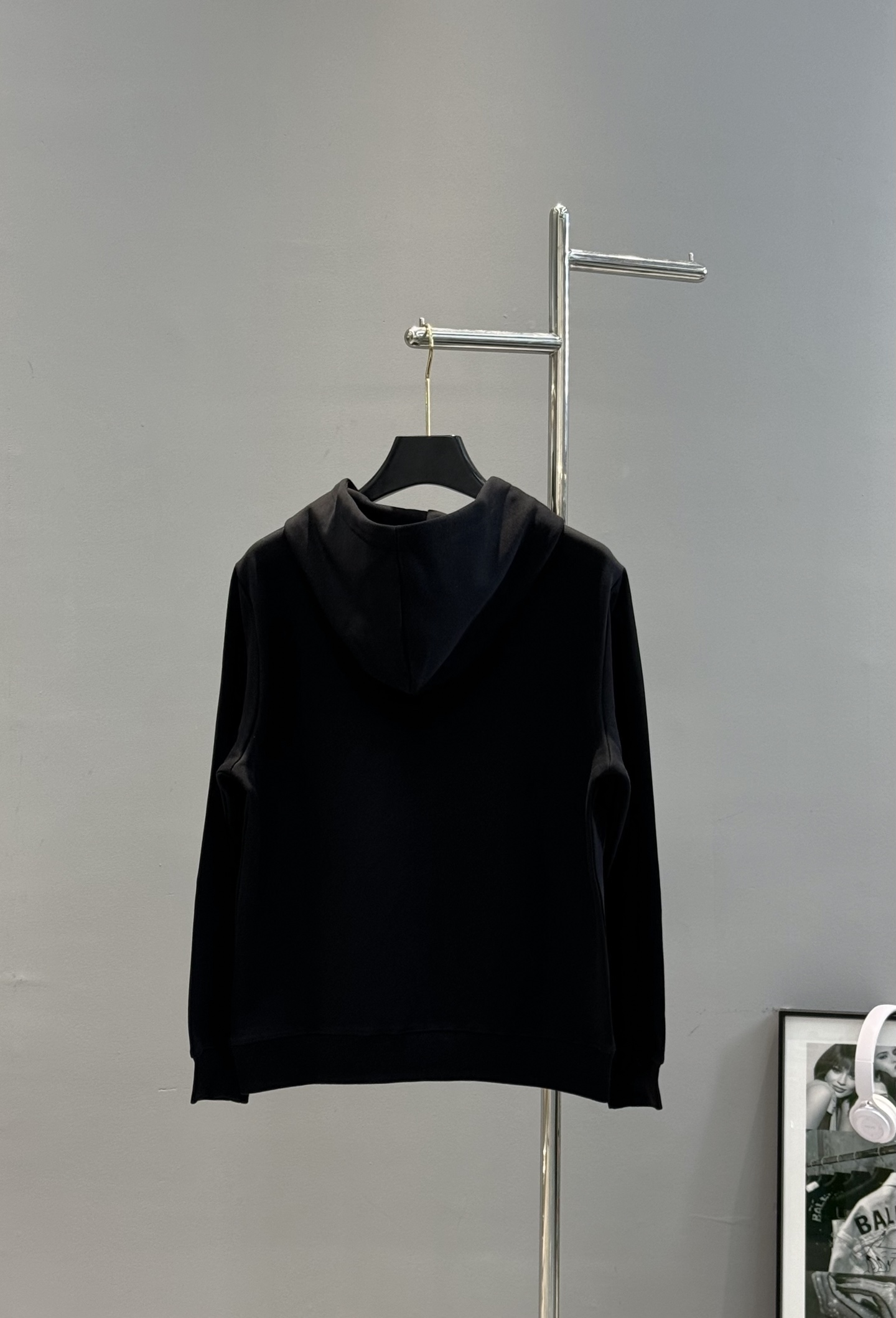 驴牌*25s新款连帽天丝卫衣.男女同款！绝对超前！非常酷～lv皮牌字母造型呈现.原版五金充满高级.潮玩艺