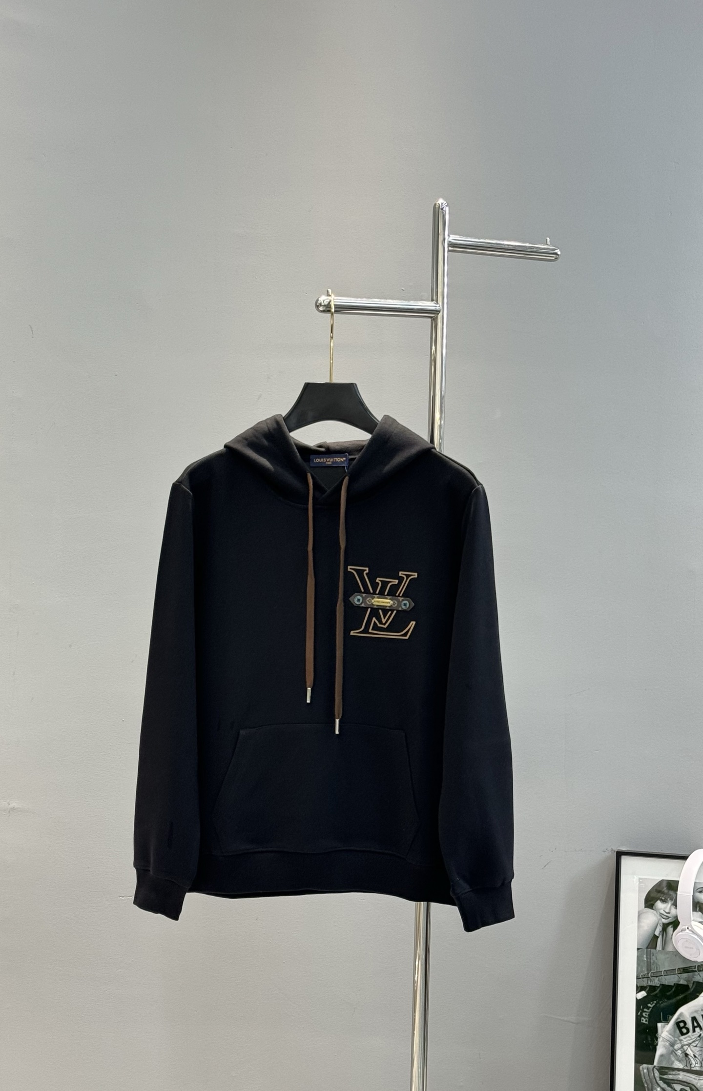 驴牌*25s新款连帽天丝卫衣.男女同款！绝对超前！非常酷～lv皮牌字母造型呈现.原版五金充满高级.潮玩艺