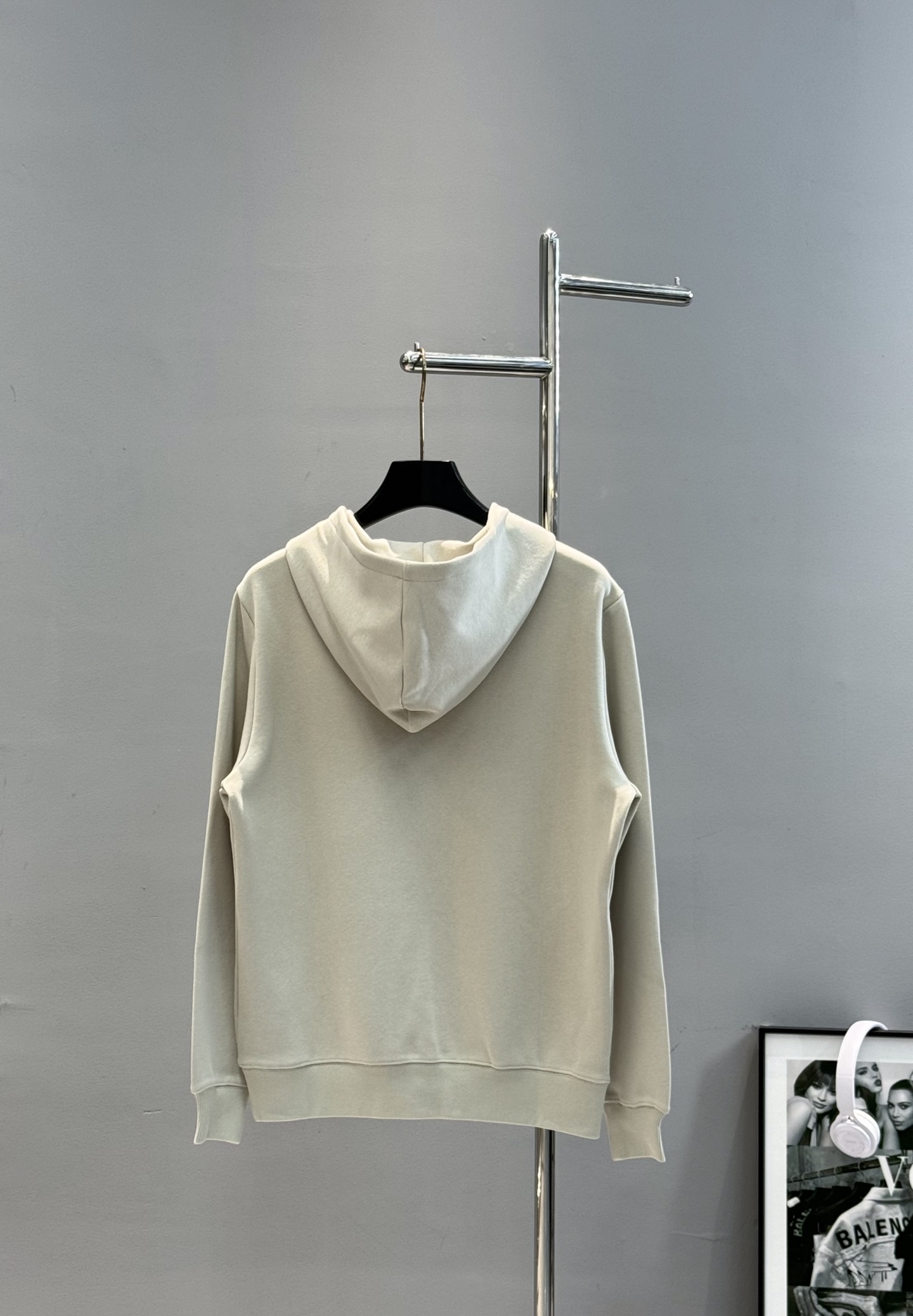 驴牌*25s新款连帽天丝卫衣.男女同款！绝对超前！非常酷～lv皮牌字母造型呈现.原版五金充满高级.潮玩艺