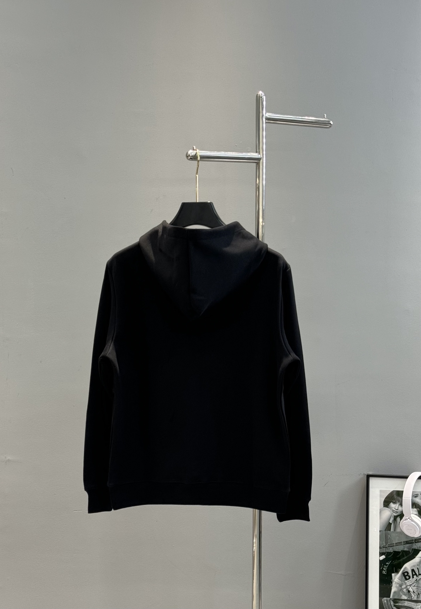 LOEWE罗意威25s新款连帽卫衣.男女同款.采用420g纯棉卫衣面料.上身非常的舒服。质感区别于普通棉