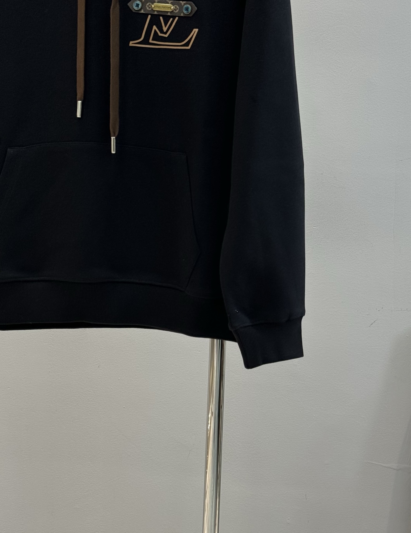 驴牌*25s新款连帽天丝卫衣.男女同款！绝对超前！非常酷～lv皮牌字母造型呈现.原版五金充满高级.潮玩艺