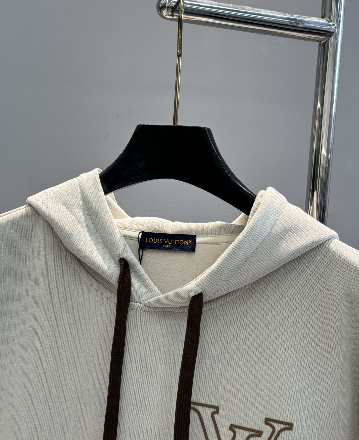 驴牌*25s新款连帽天丝卫衣.男女同款！绝对超前！非常酷～lv皮牌字母造型呈现.原版五金充满高级.潮玩艺