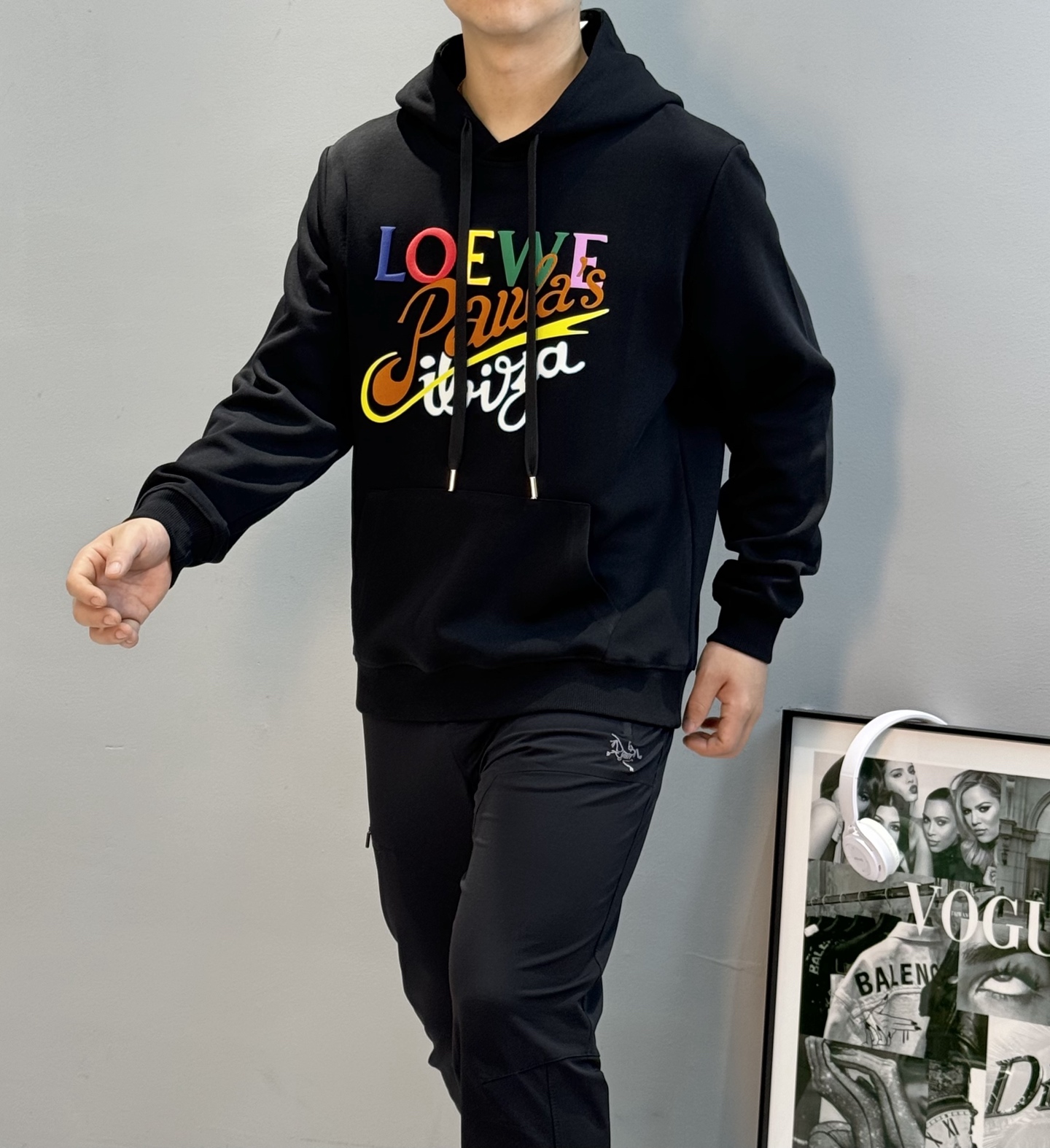 LOEWE罗意威25s新款潮人卫衣.连帽设计.男女同款！经典字母图形烫画视觉冲击力时尚感强！品牌字母图形