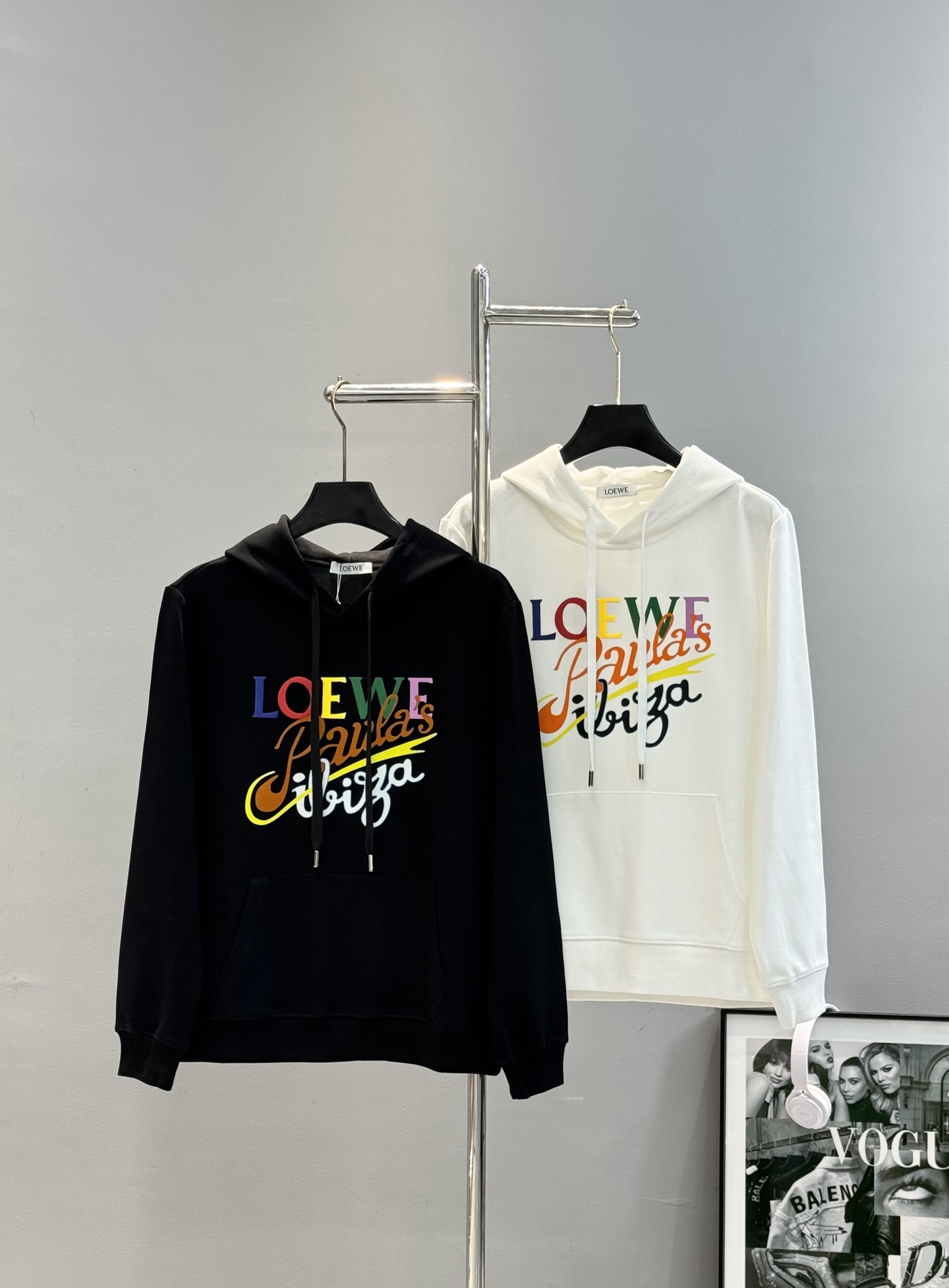 LOEWE罗意威25s新款潮人卫衣.连帽设计.男女同款！经典字母图形烫画视觉冲击力时尚感强！品牌字母图形