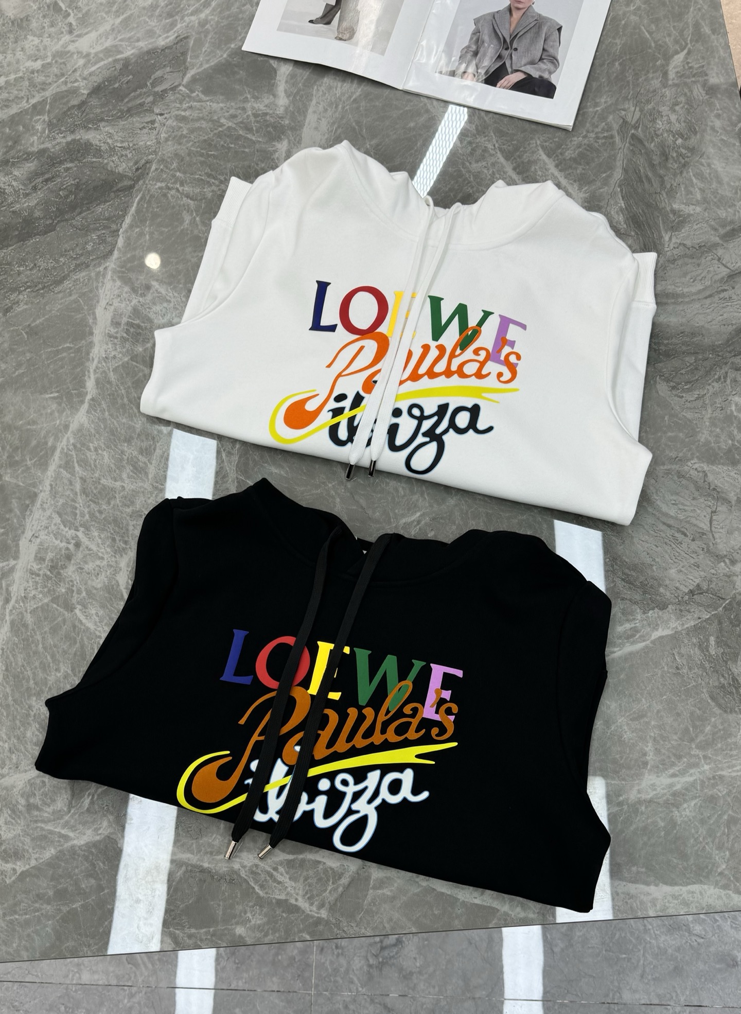 LOEWE罗意威25s新款潮人卫衣.连帽设计.男女同款！经典字母图形烫画视觉冲击力时尚感强！品牌字母图形