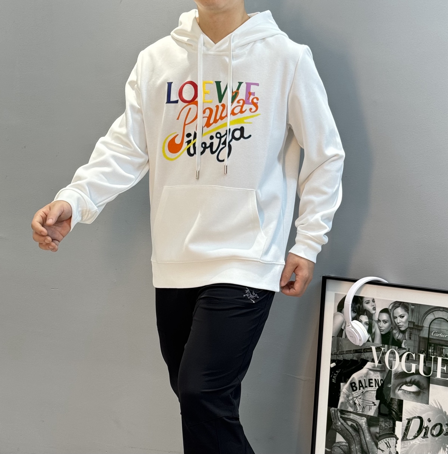 LOEWE罗意威25s新款潮人卫衣.连帽设计.男女同款！经典字母图形烫画视觉冲击力时尚感强！品牌字母图形