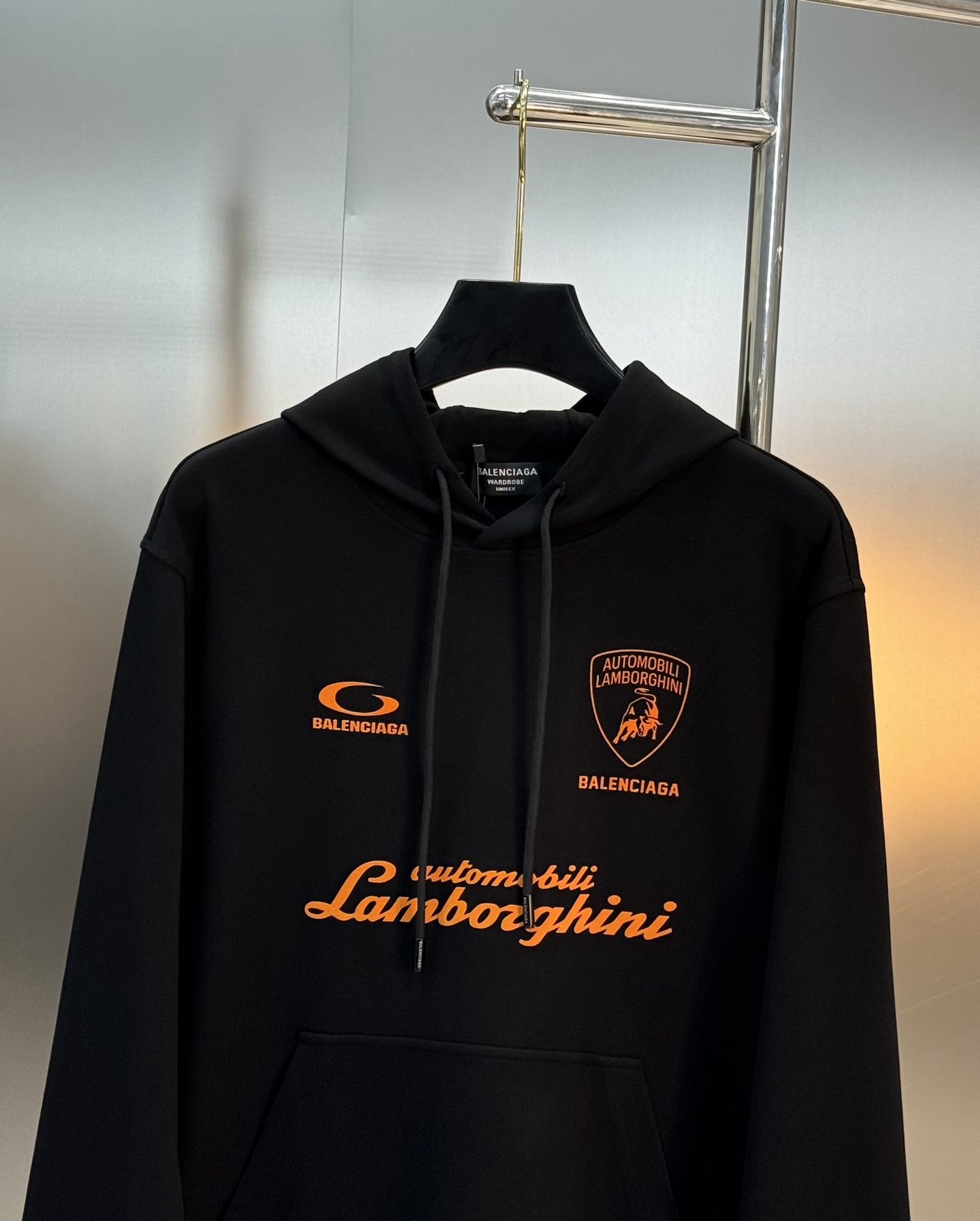 Balenciag*巴黎家25s新款连帽卫衣.联名款兰博基尼.男女同款！os版型真的很迷人.品牌图形字母