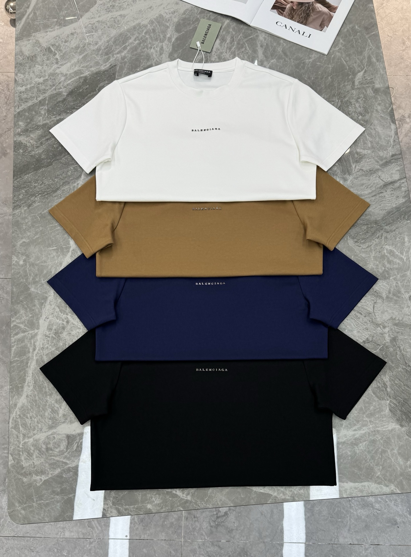 Balenciaga巴黎世家25s新款莫代尔T恤.基础款推荐！干净利落.经典字母图形设计，高温烫画高周波