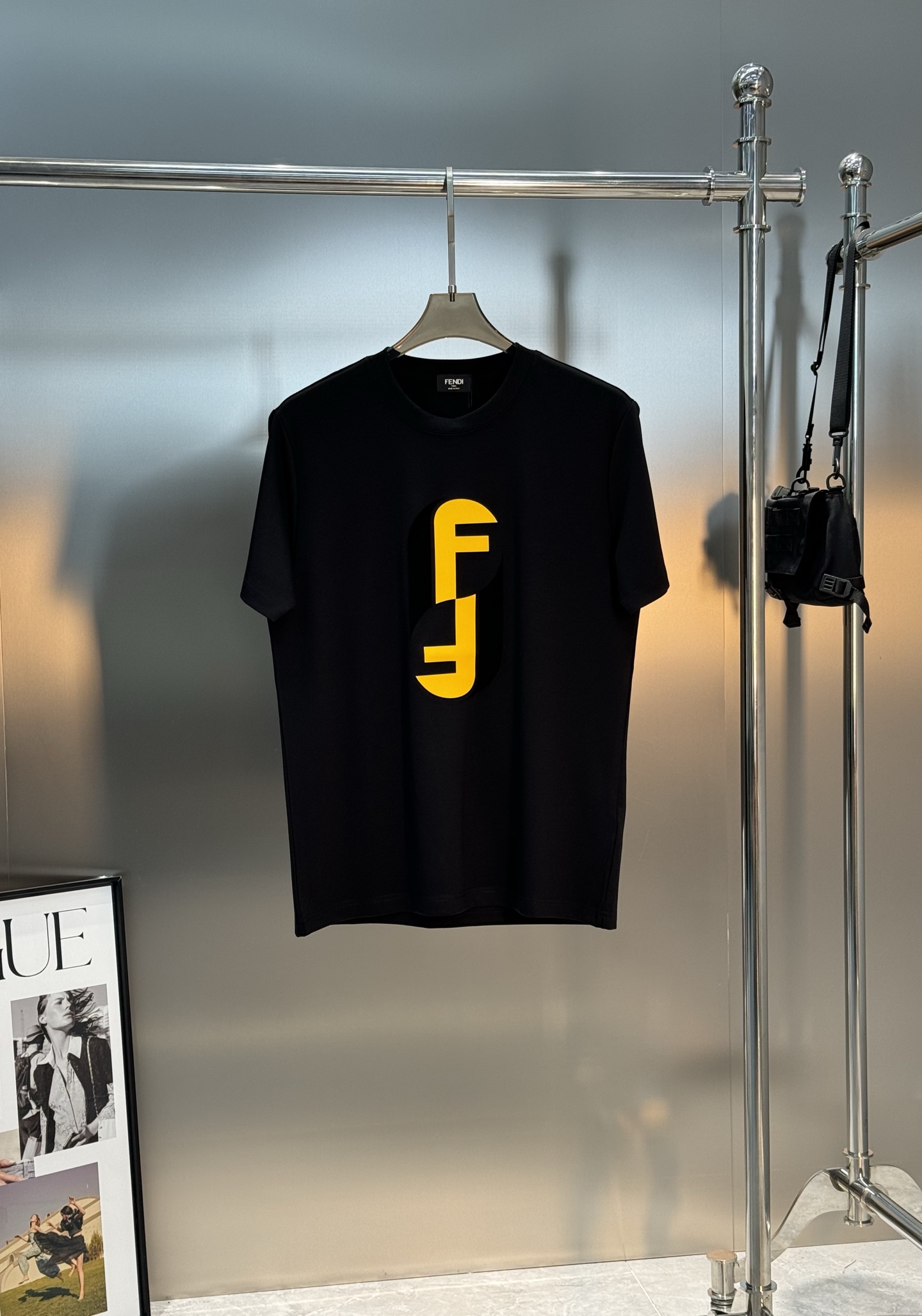 FEND*芬迪25s新款莫代尔T恤.经典基础款！！经典黄色FF字母烫画设计.立体凸凹感双层工艺.上身有型