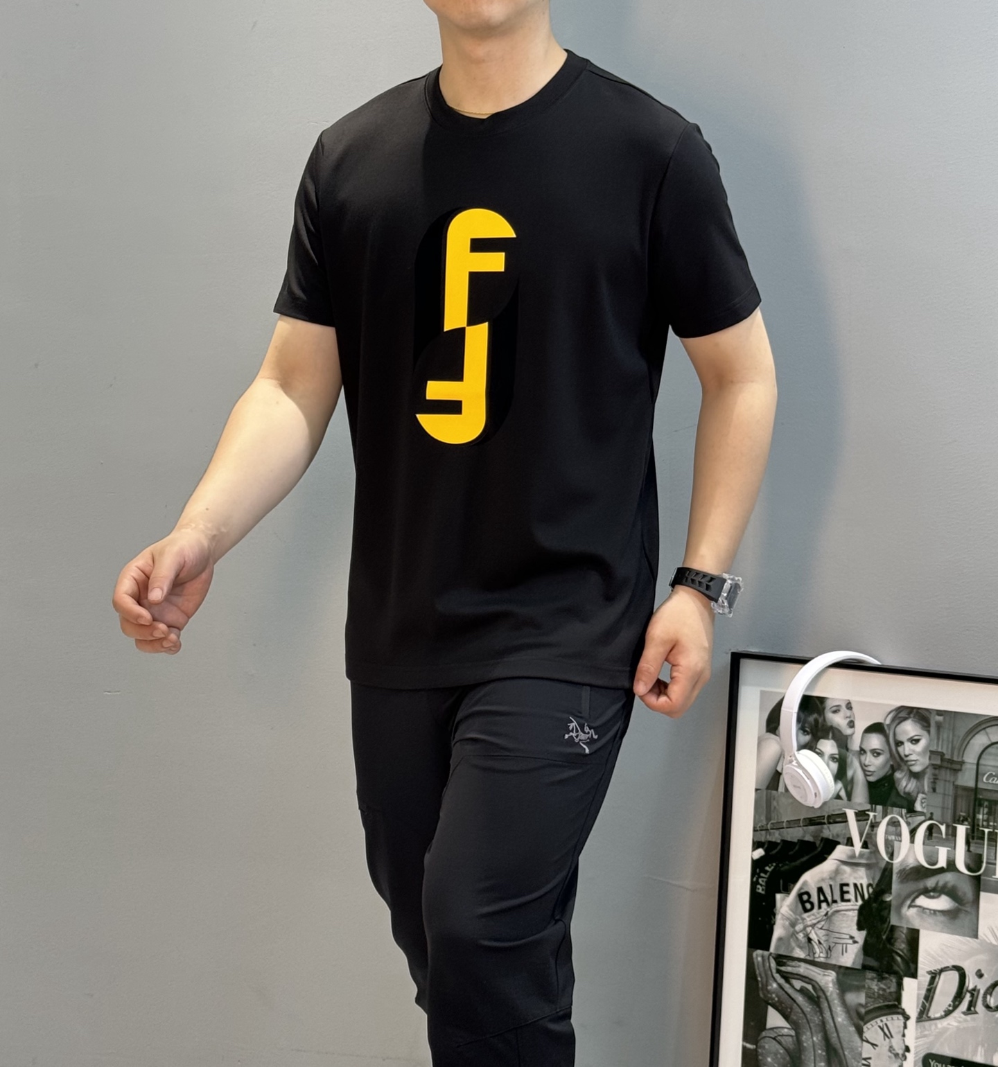 FEND*芬迪25s新款莫代尔T恤.经典基础款！！经典黄色FF字母烫画设计.立体凸凹感双层工艺.上身有型