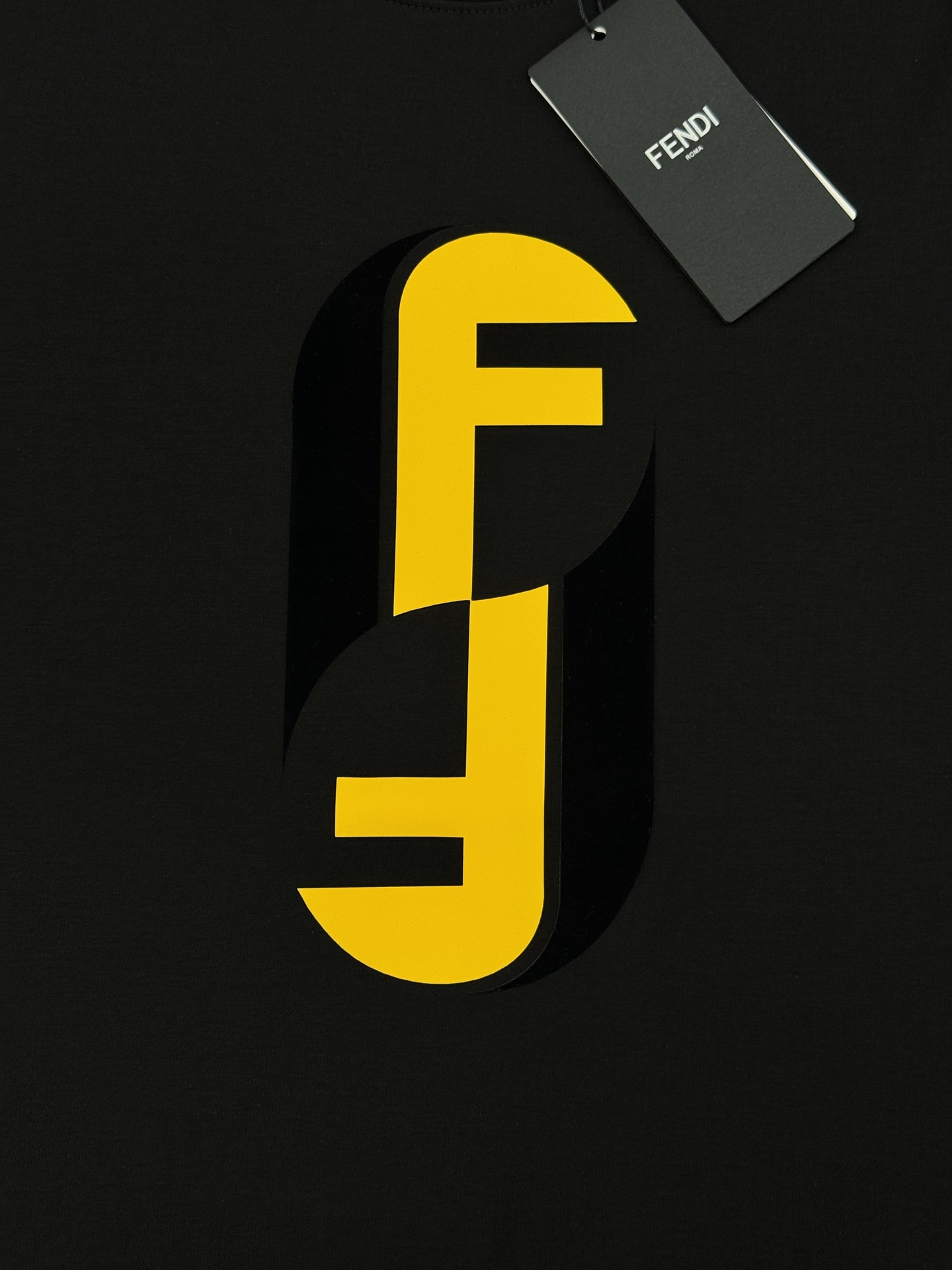 FEND*芬迪25s新款莫代尔T恤.经典基础款！！经典黄色FF字母烫画设计.立体凸凹感双层工艺.上身有型