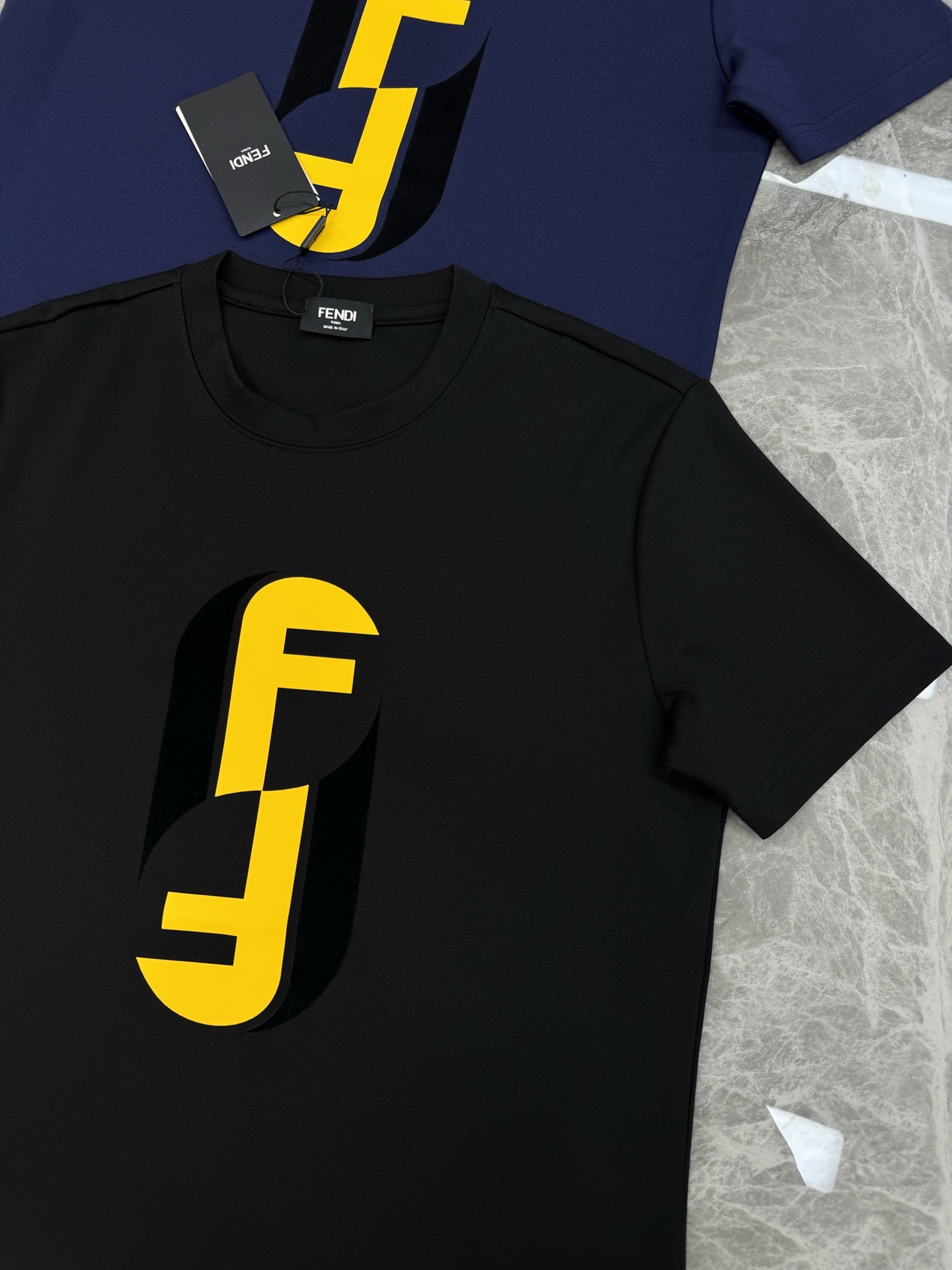 FEND*芬迪25s新款莫代尔T恤.经典基础款！！经典黄色FF字母烫画设计.立体凸凹感双层工艺.上身有型