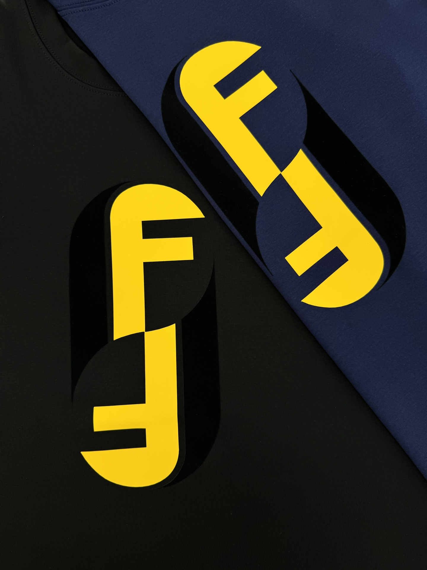 FEND*芬迪25s新款莫代尔T恤.经典基础款！！经典黄色FF字母烫画设计.立体凸凹感双层工艺.上身有型